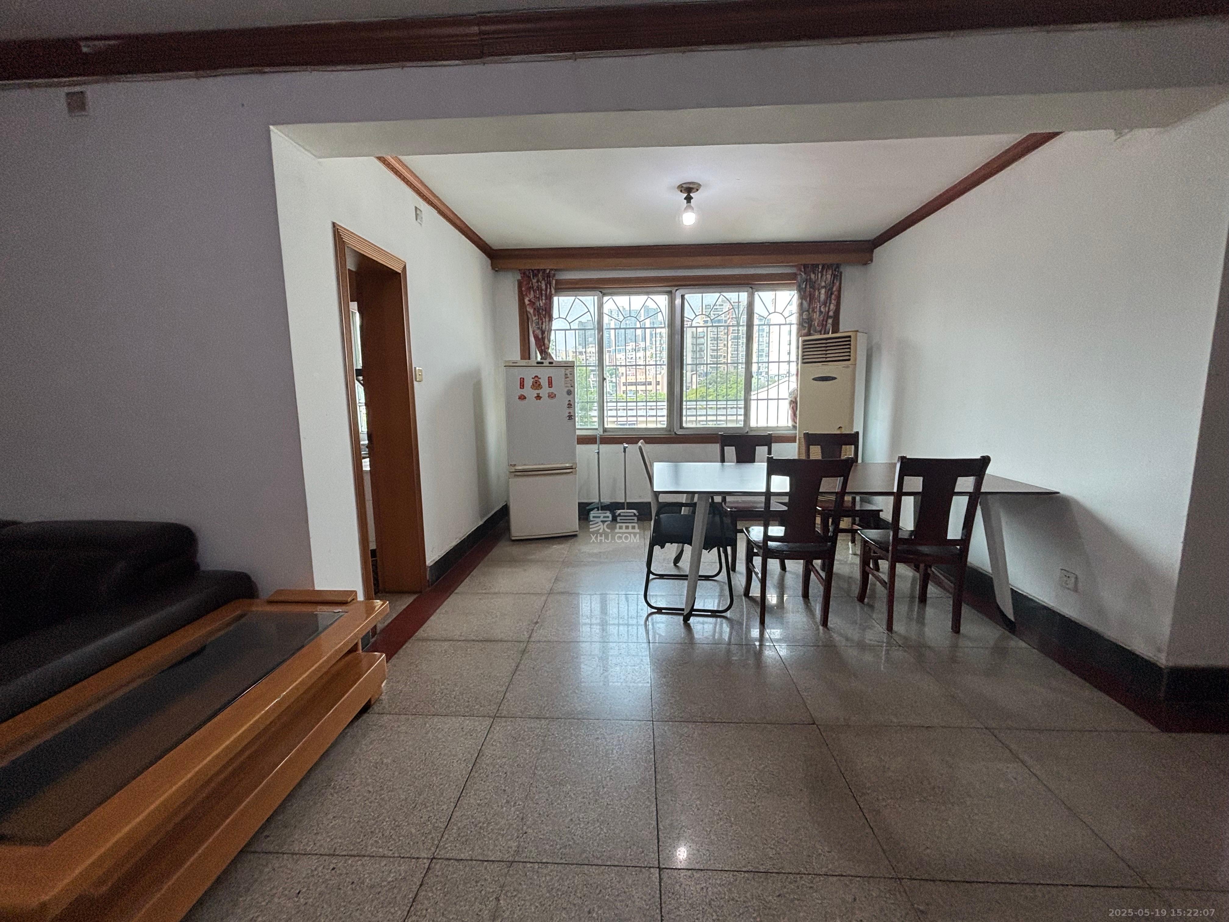 石油小区 3室1厅1卫 1800.0元/月 石油小区 3室1厅1卫 1800.0元/月室内图