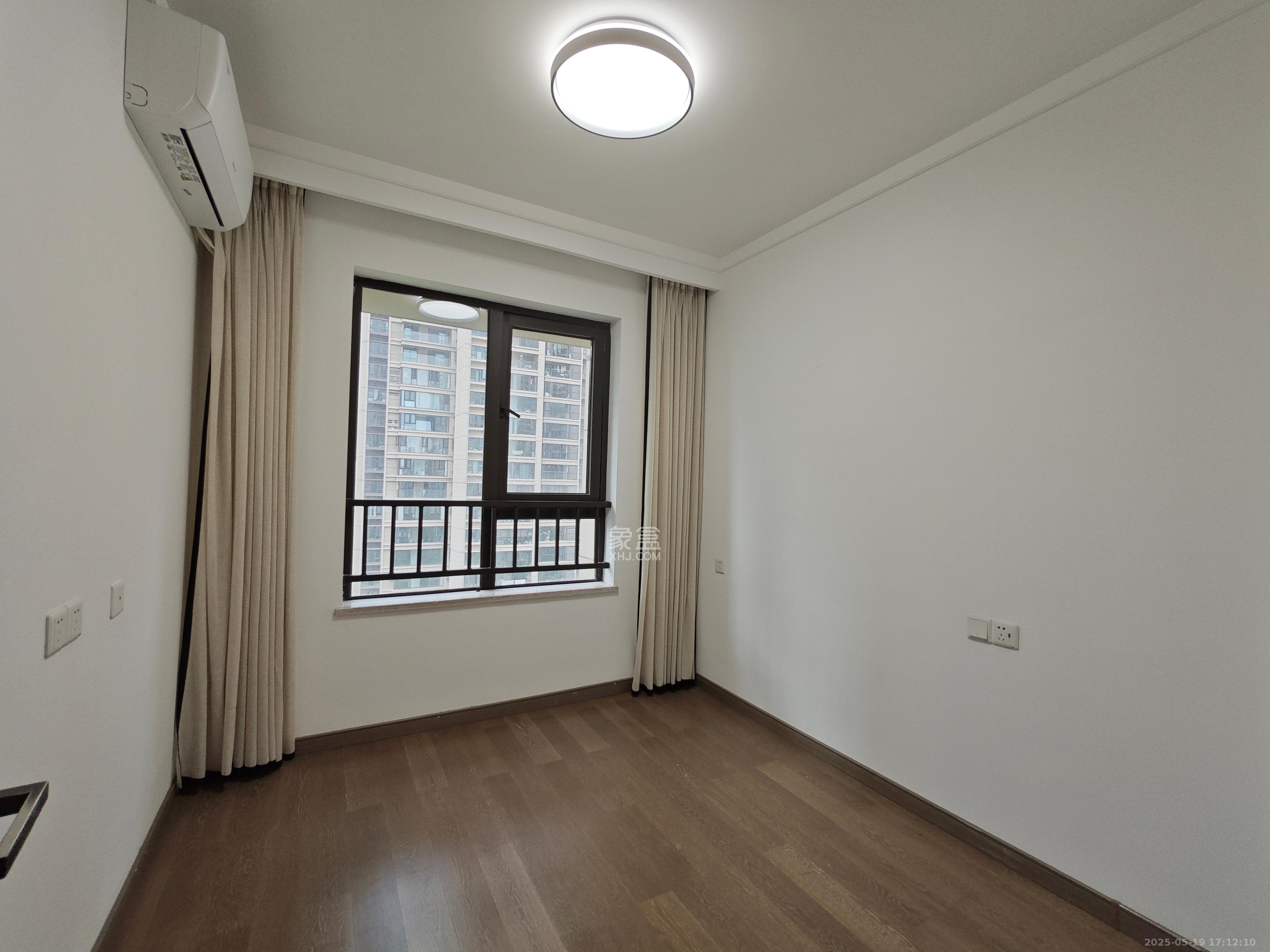 龙湖铂金中心(龙湖春江郦城) 4室2厅2卫 5500.0元/月 龙湖铂金中心(龙湖春江郦城) 4室2厅2卫 5500.0元/月室内图