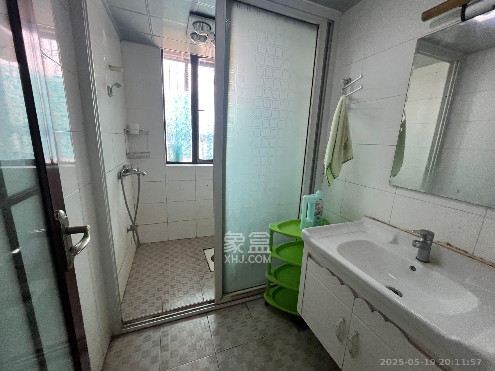 三江花中城 3室2厅1卫 2600.0元/月 三江花中城 3室2厅1卫 2600.0元/月室内图