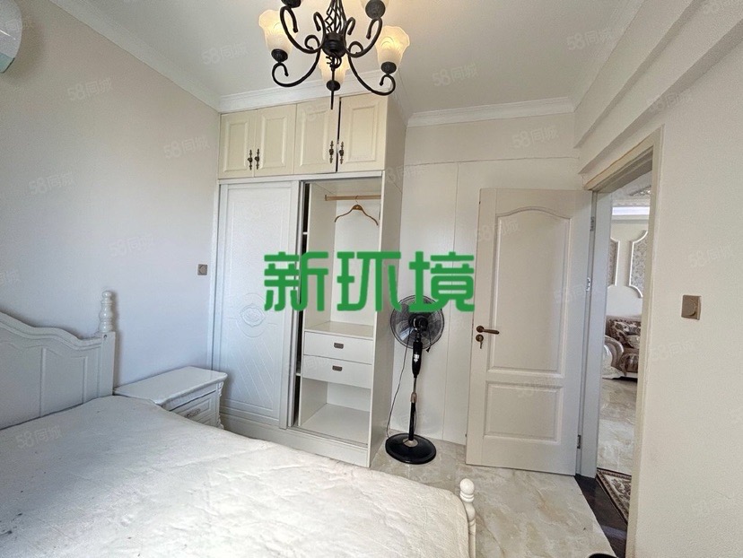 东岳新外滩  2室2厅1卫   62.00万客厅