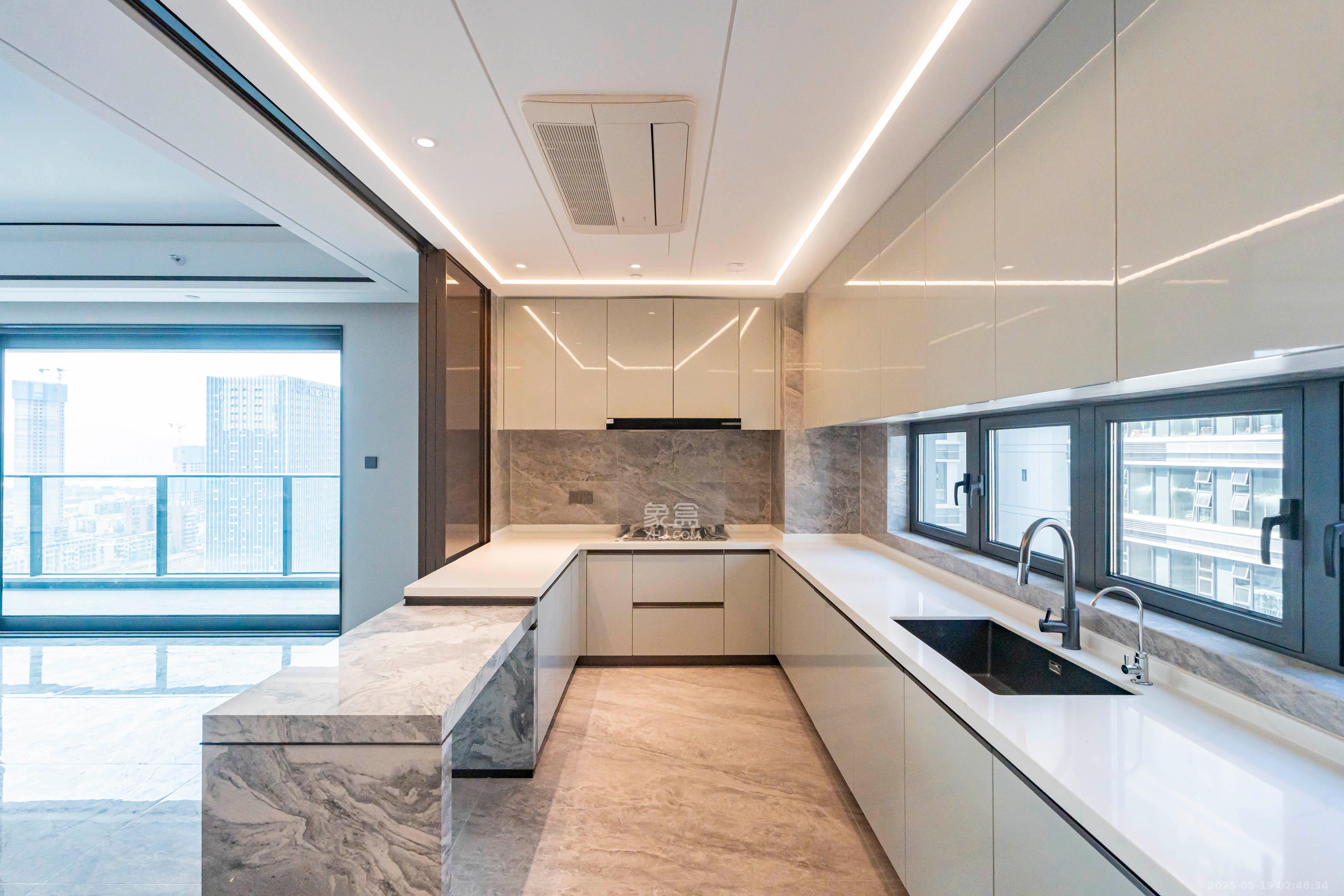 建发养云  5室2厅3卫   768.00万厨房