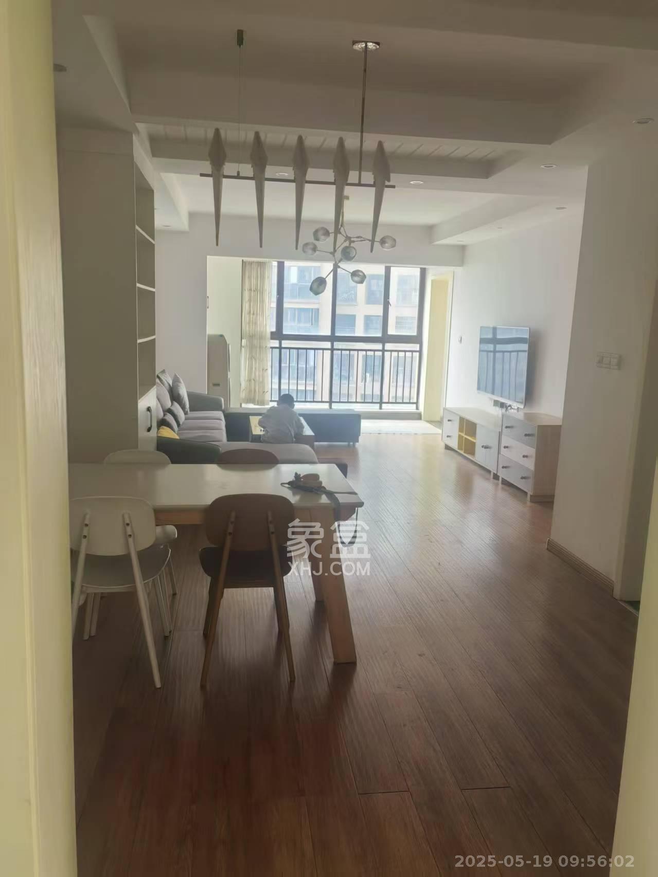 紫鑫御湖湾  3室2厅2卫    1900.0元/月 紫鑫御湖湾  3室2厅2卫    1900.0元/月室内图1