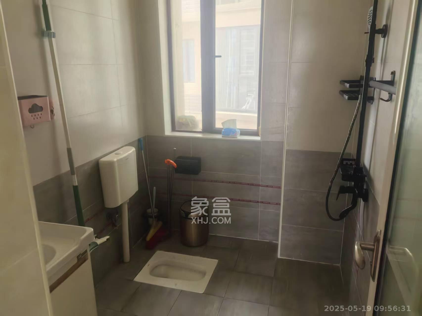 紫鑫御湖湾  3室2厅2卫    1900.0元/月 紫鑫御湖湾  3室2厅2卫    1900.0元/月室内图