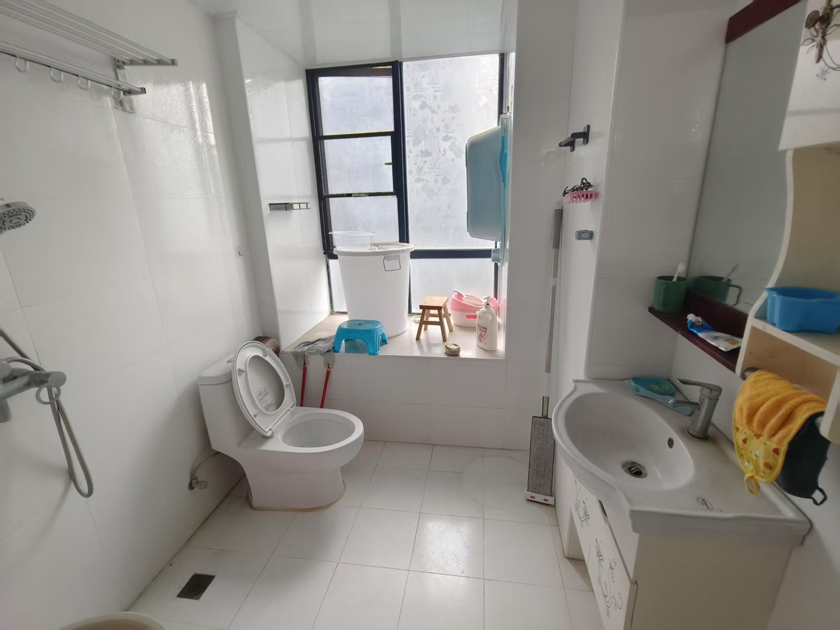 水晶城 3室2厅2卫 2800.0元/月 水晶城 3室2厅2卫 2800.0元/月室内图