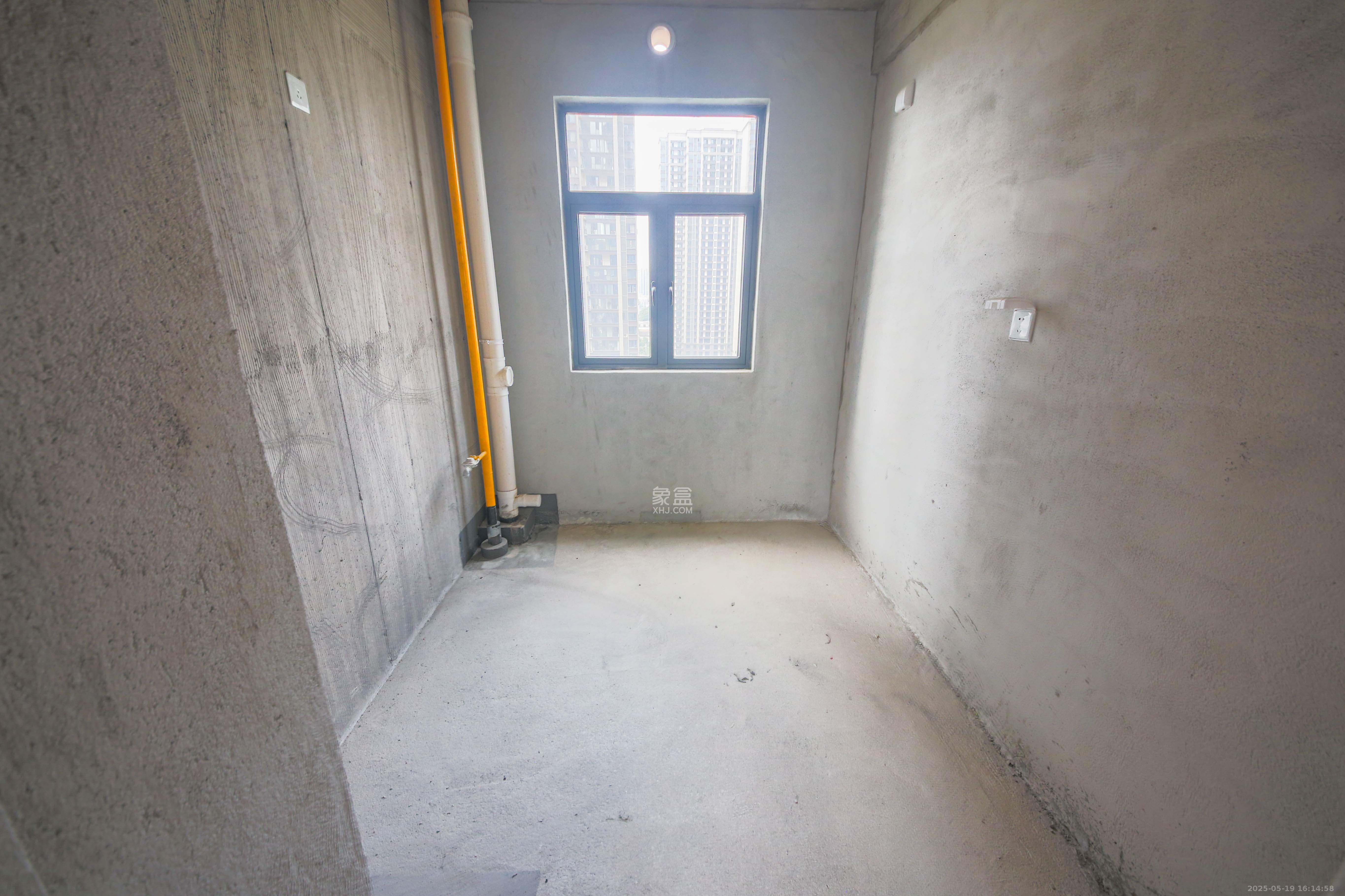 中建钰和城  3室2厅2卫   135.00万厨房