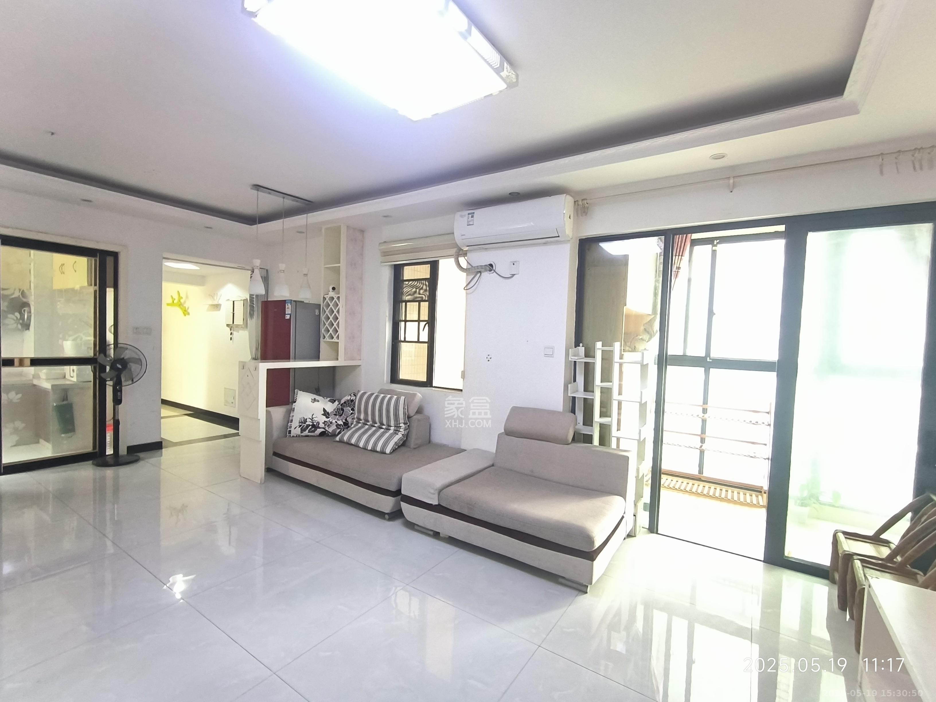 蓝山郡  3室2厅2卫    2200.0元/月 蓝山郡  3室2厅2卫    2200.0元/月室内图