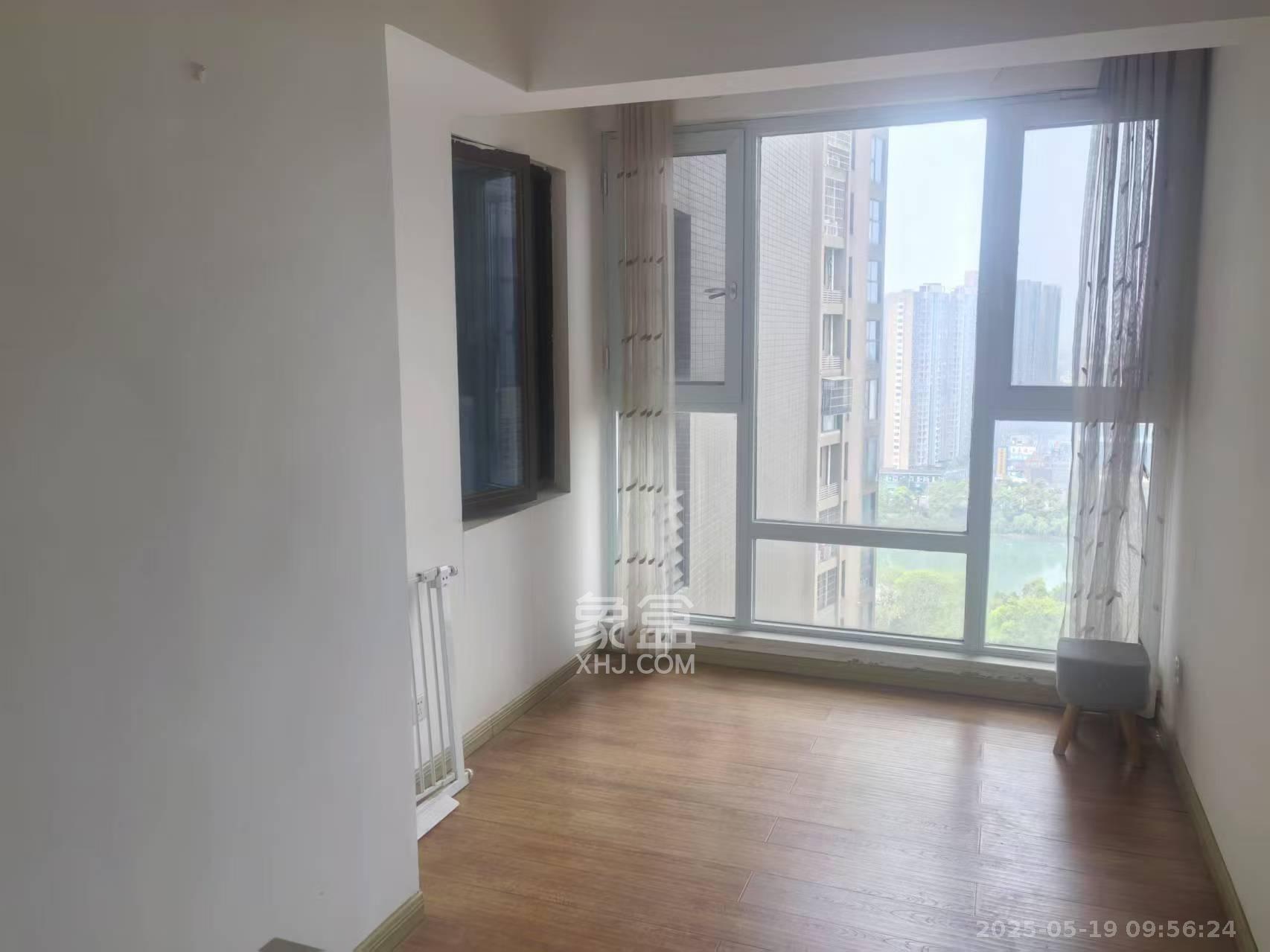 紫鑫御湖湾  3室2厅2卫    1900.0元/月 紫鑫御湖湾  3室2厅2卫    1900.0元/月室内图