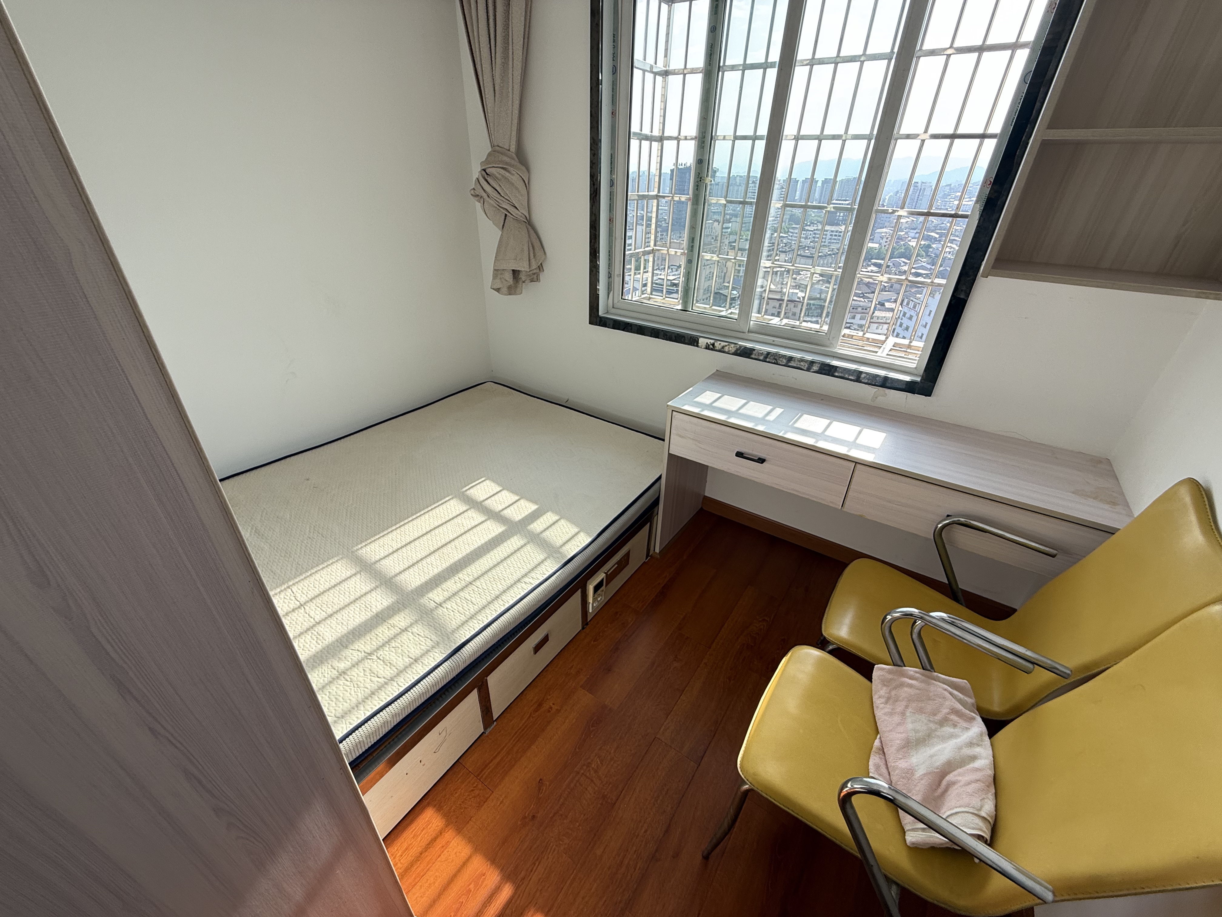 欣业苑 2室2厅1卫 1300.0元/月 欣业苑 2室2厅1卫 1300.0元/月室内图