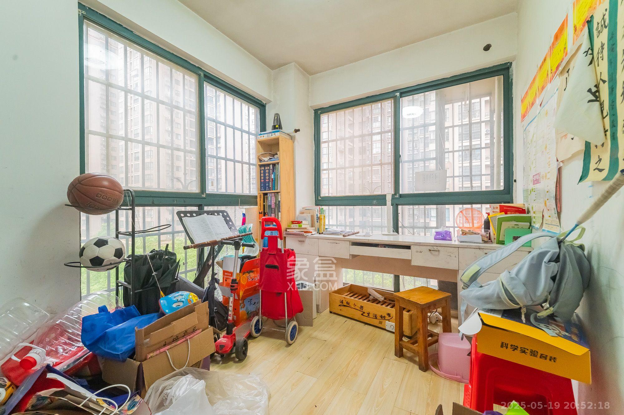 筑梦佳园 4室2厅2卫 2200.0元/月 筑梦佳园 4室2厅2卫 2200.0元/月室内图