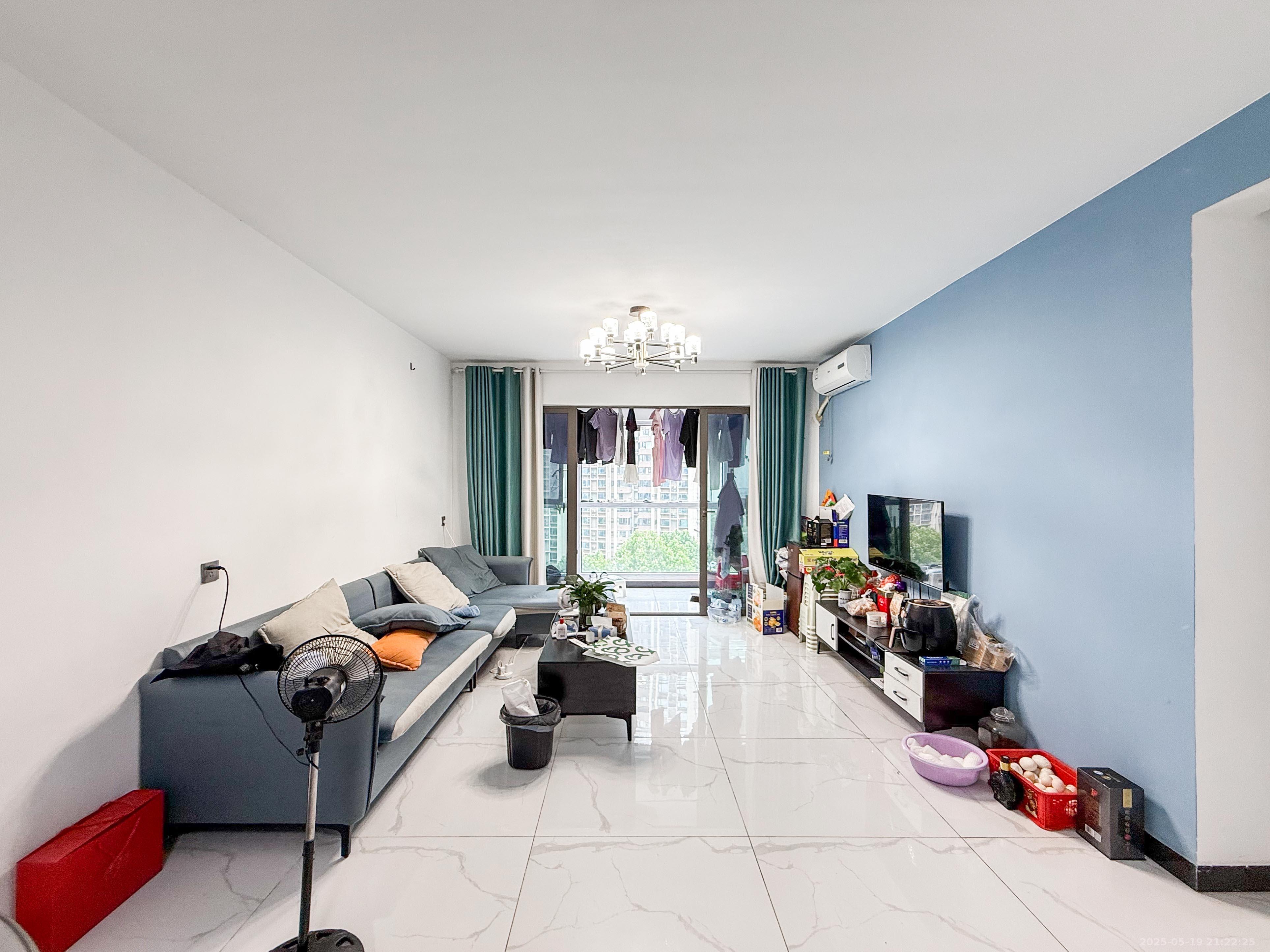 佳兆业云顶梅溪湖(佳兆业梅溪荟) 3室2厅2卫 108.0万 佳兆业云顶梅溪湖(佳兆业梅溪荟) 3室2厅2卫 108.0万客厅