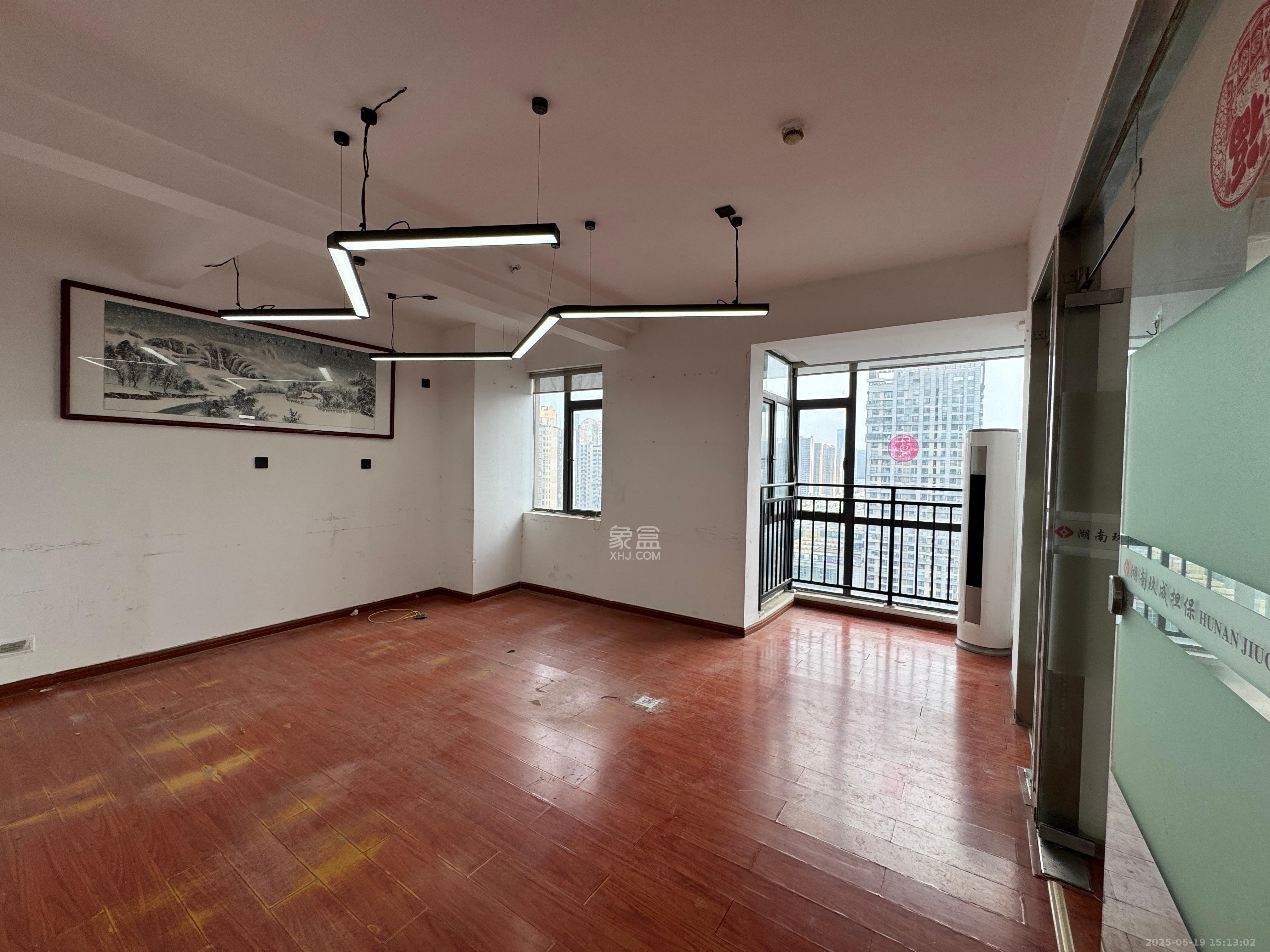 长房中庭国际(东郡华蓉广场) 4室1厅1卫 6800.0元/月 长房中庭国际(东郡华蓉广场) 4室1厅1卫 6800.0元/月室内图