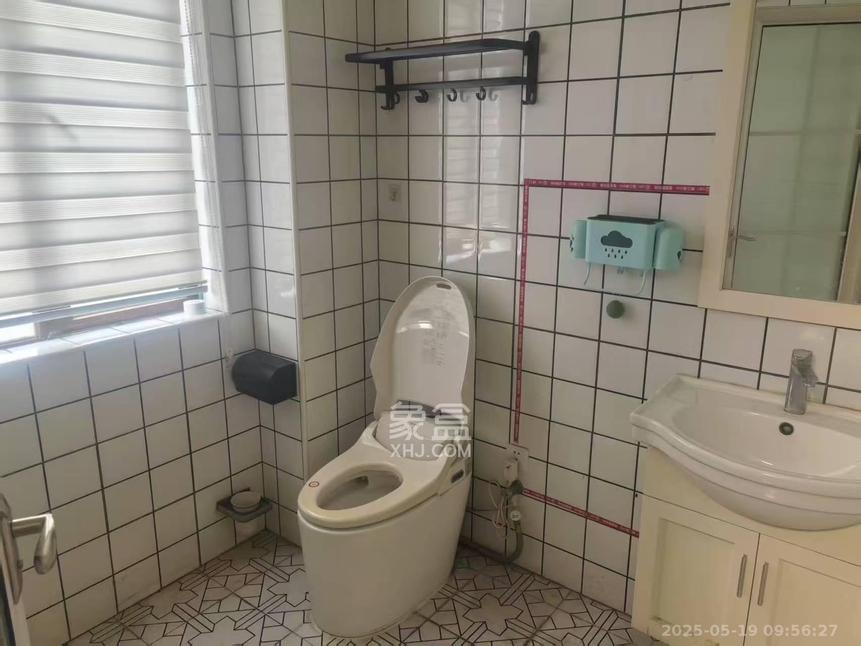 紫鑫御湖湾  3室2厅2卫    1900.0元/月 紫鑫御湖湾  3室2厅2卫    1900.0元/月室内图