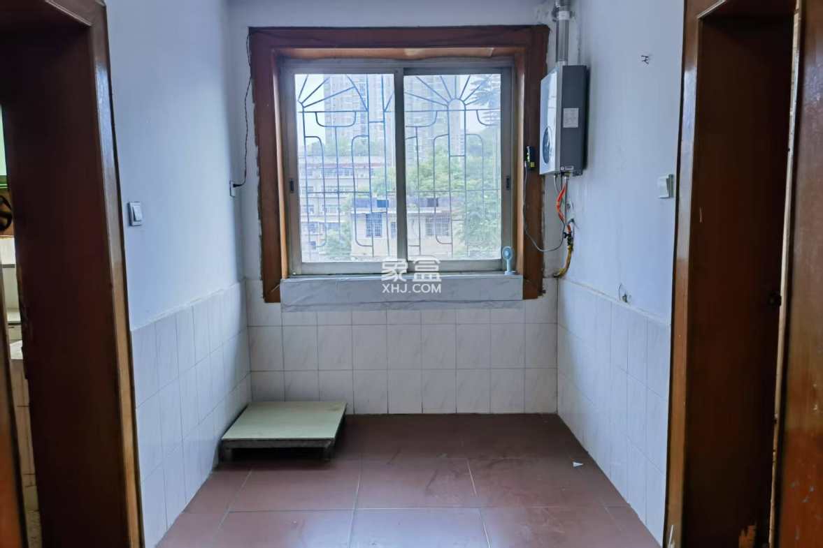 解放西路散盘 2室2厅1卫 700.0元/月 解放西路散盘 2室2厅1卫 700.0元/月室内图