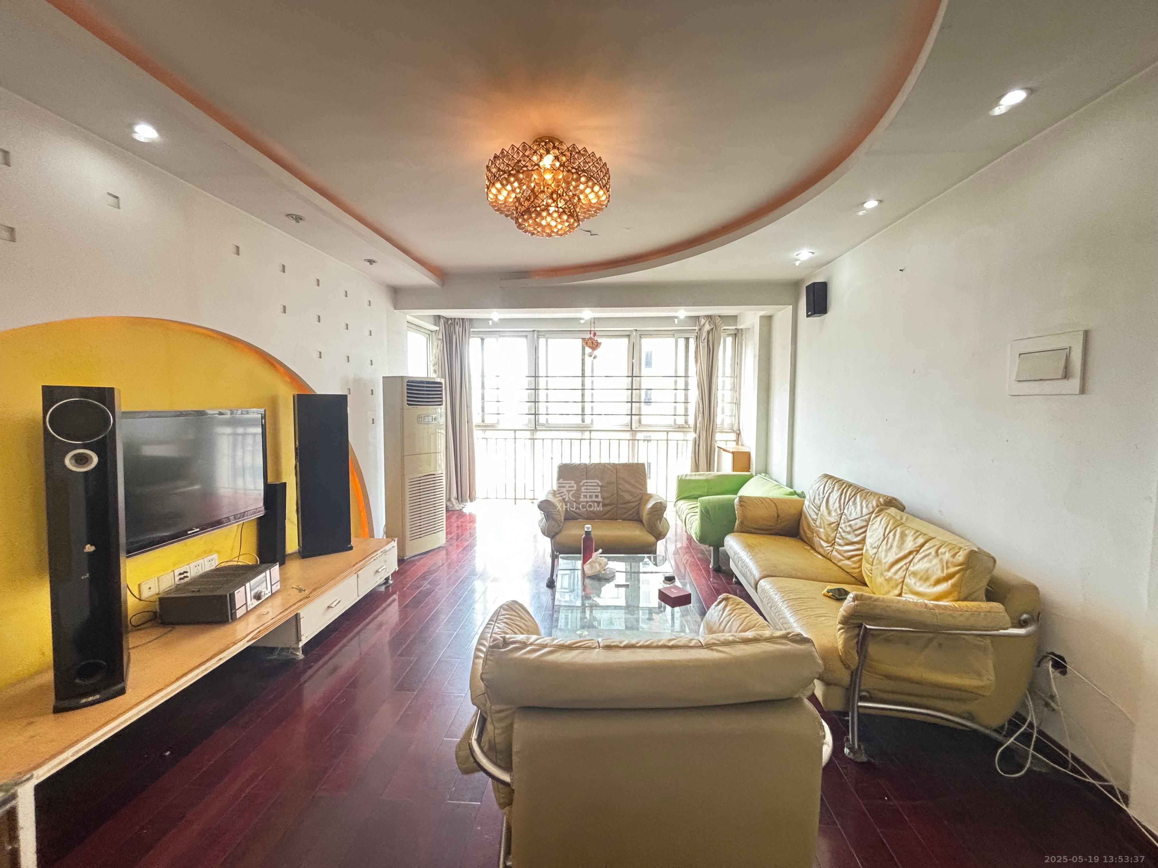 都市春天  3室2厅2卫    2400.0元/月 都市春天  3室2厅2卫    2400.0元/月