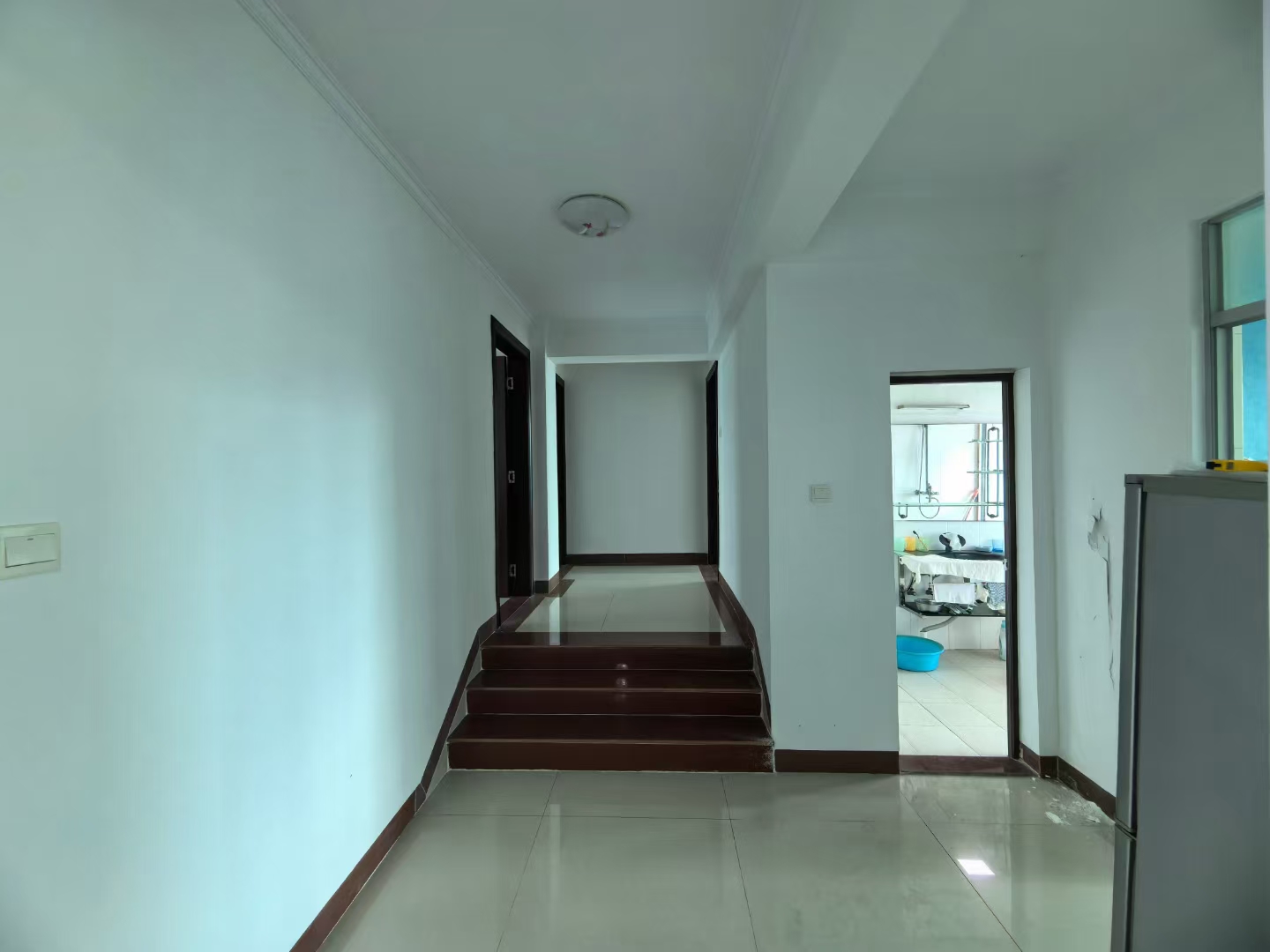 天上人间  3室2厅2卫    150.0万 天上人间  3室2厅2卫    150.0万客厅