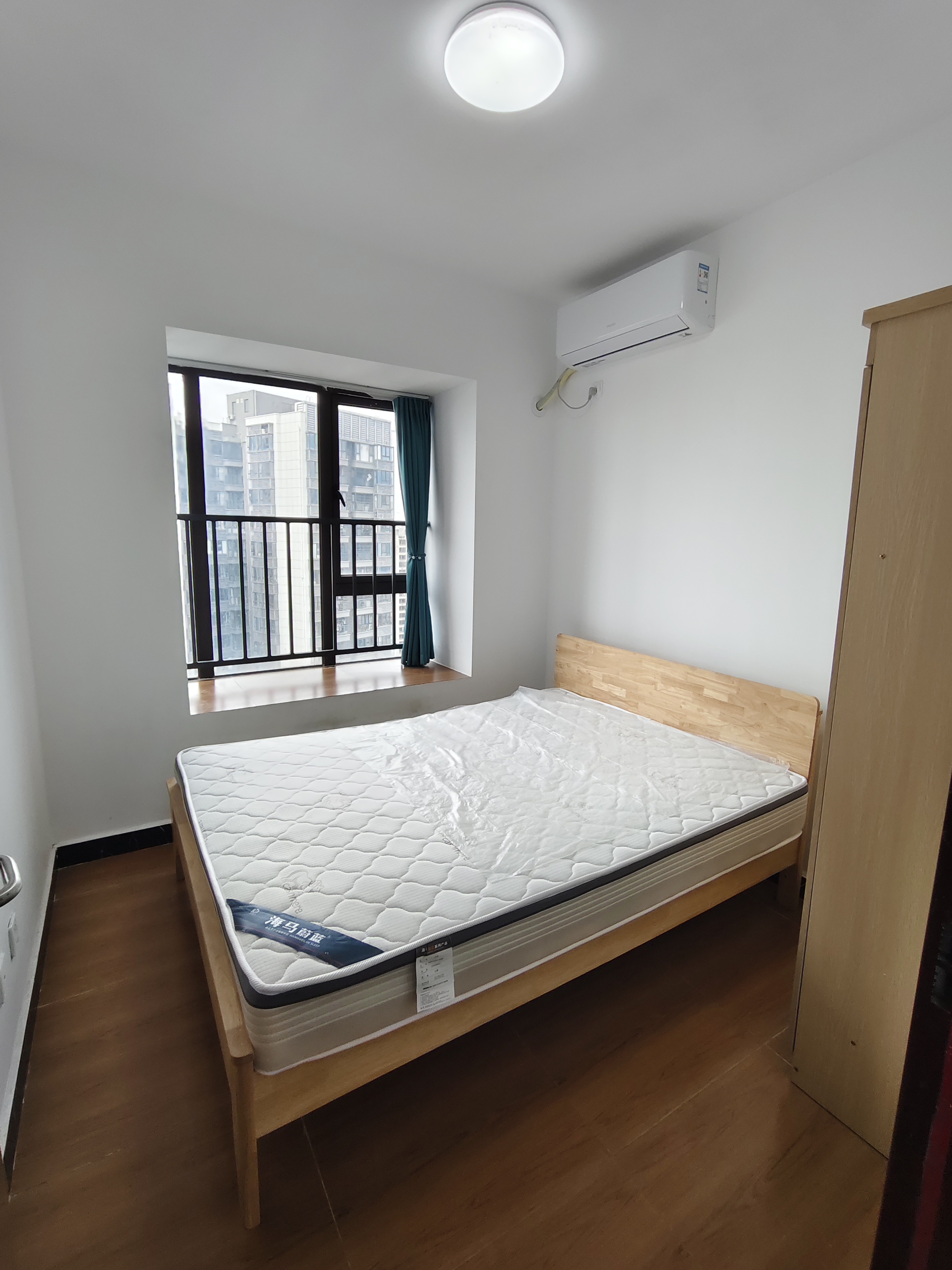 坡博家园二区  4室2厅2卫   3200.00元/月室内图