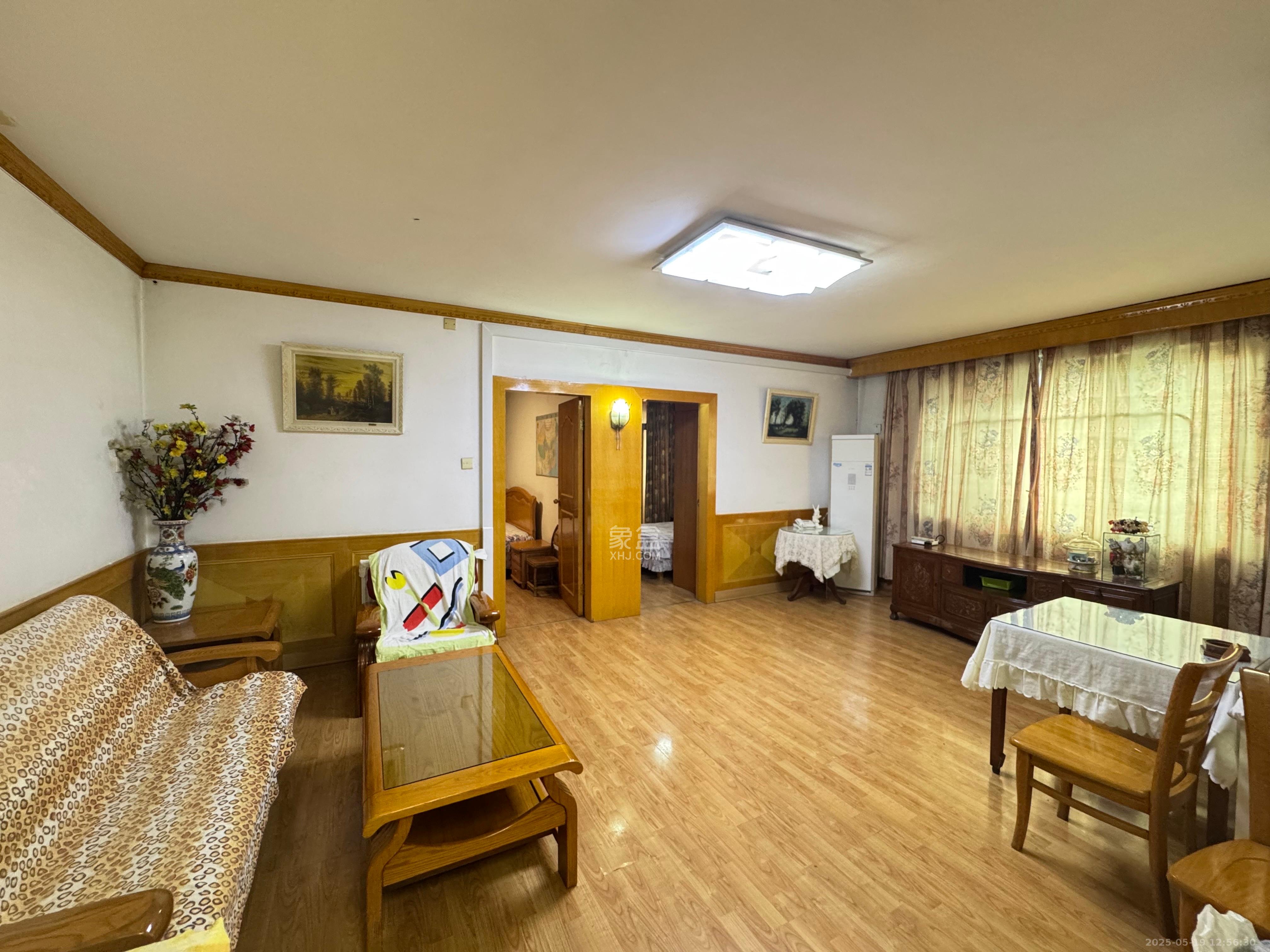 建工集团单位房 3室2厅1卫 2700.0元/月 建工集团单位房 3室2厅1卫 2700.0元/月室内图