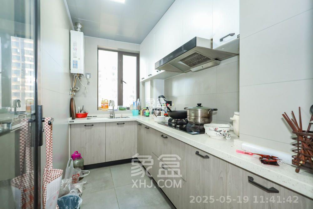 保利西海岸B区  3室2厅2卫   4000.00元/月室内图