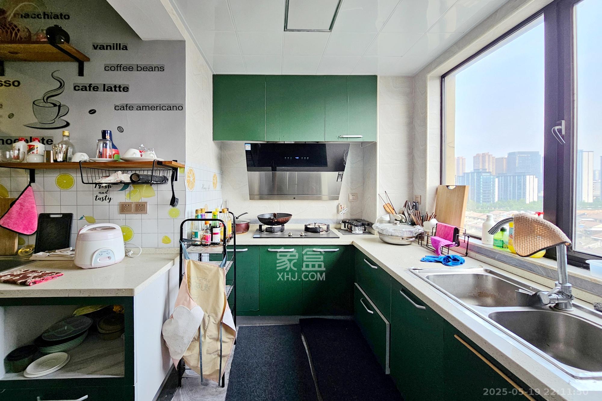 三江花中城  4室2厅2卫    89.9万厨房