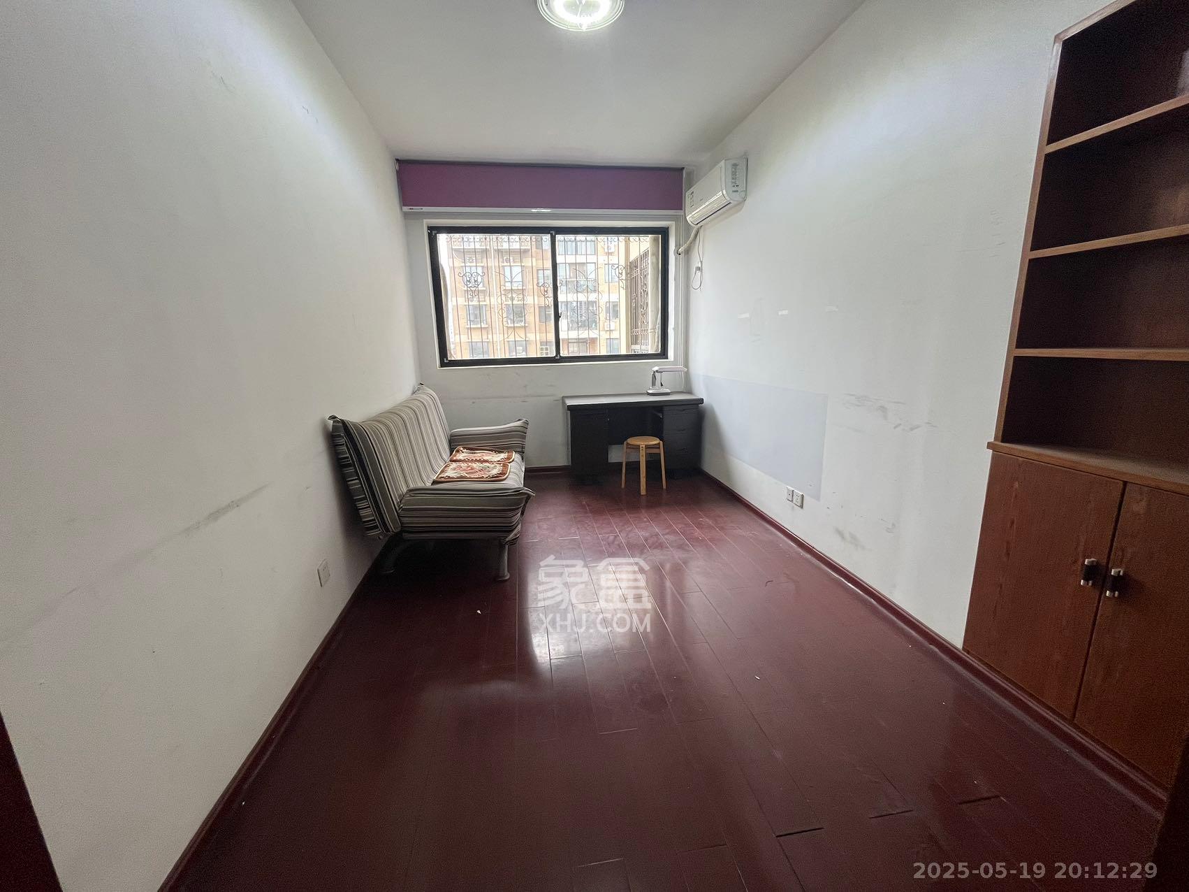 三江花中城 3室2厅1卫 2600.0元/月 三江花中城 3室2厅1卫 2600.0元/月室内图