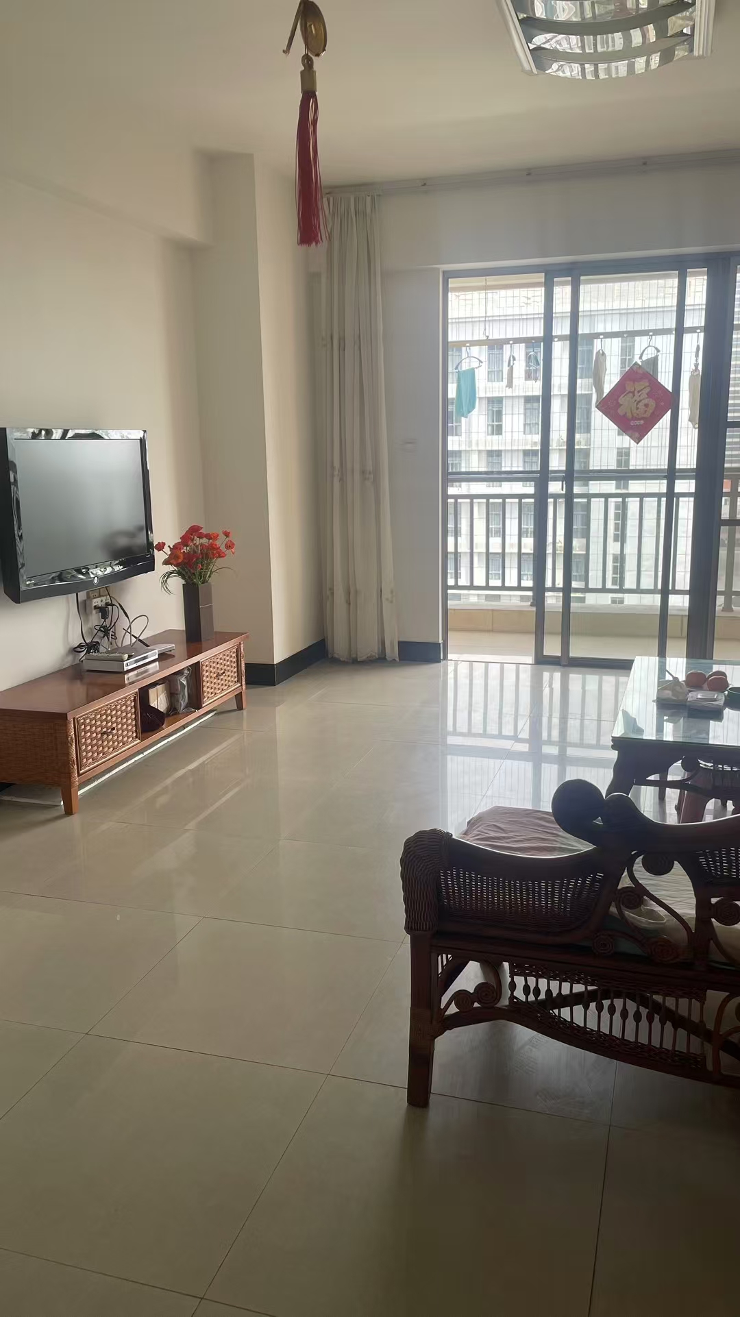 南滨骏园 3室2厅2卫 168.0万 南滨骏园 3室2厅2卫 168.0万客厅