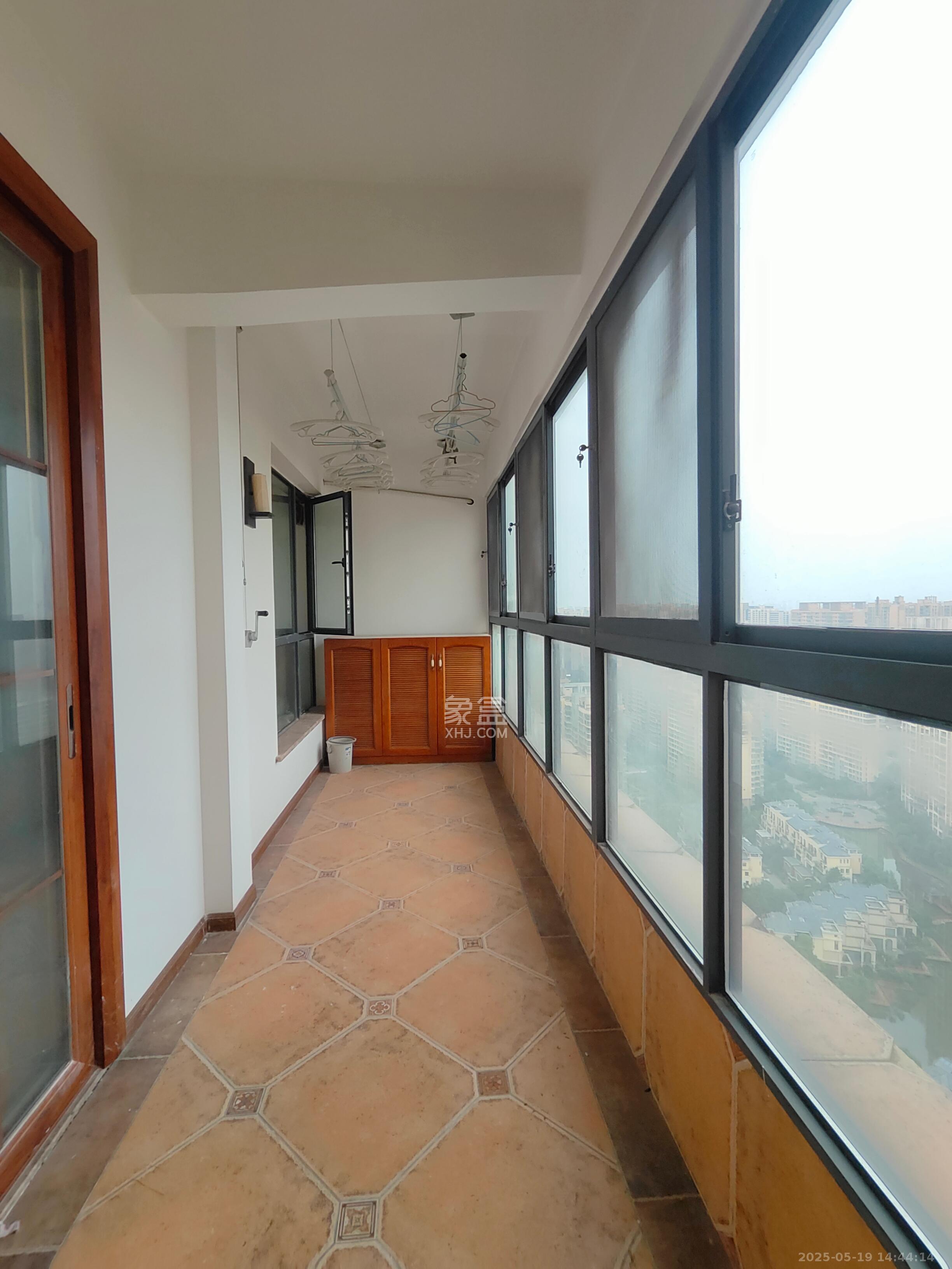 勤诚达新界  4室2厅2卫    2800.0元/月 勤诚达新界  4室2厅2卫    2800.0元/月室内图