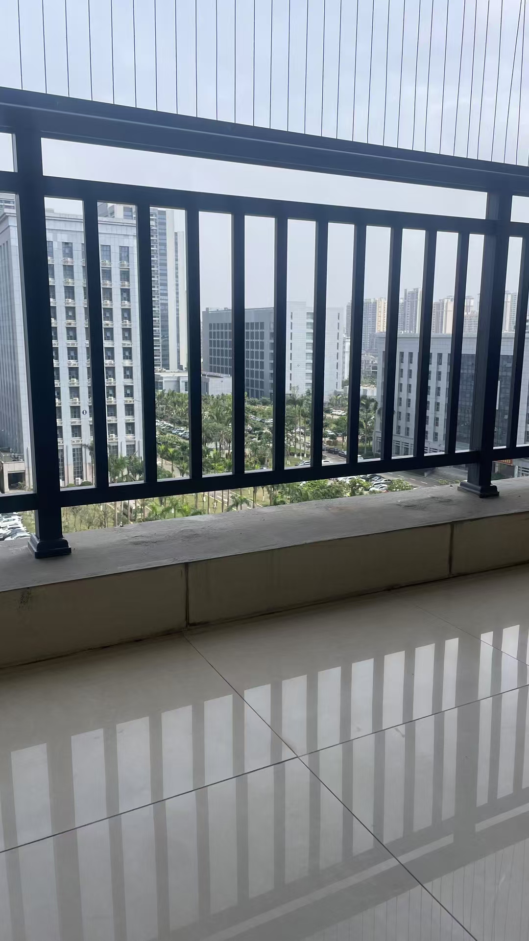 南滨骏园 3室2厅2卫 168.0万 南滨骏园 3室2厅2卫 168.0万客厅