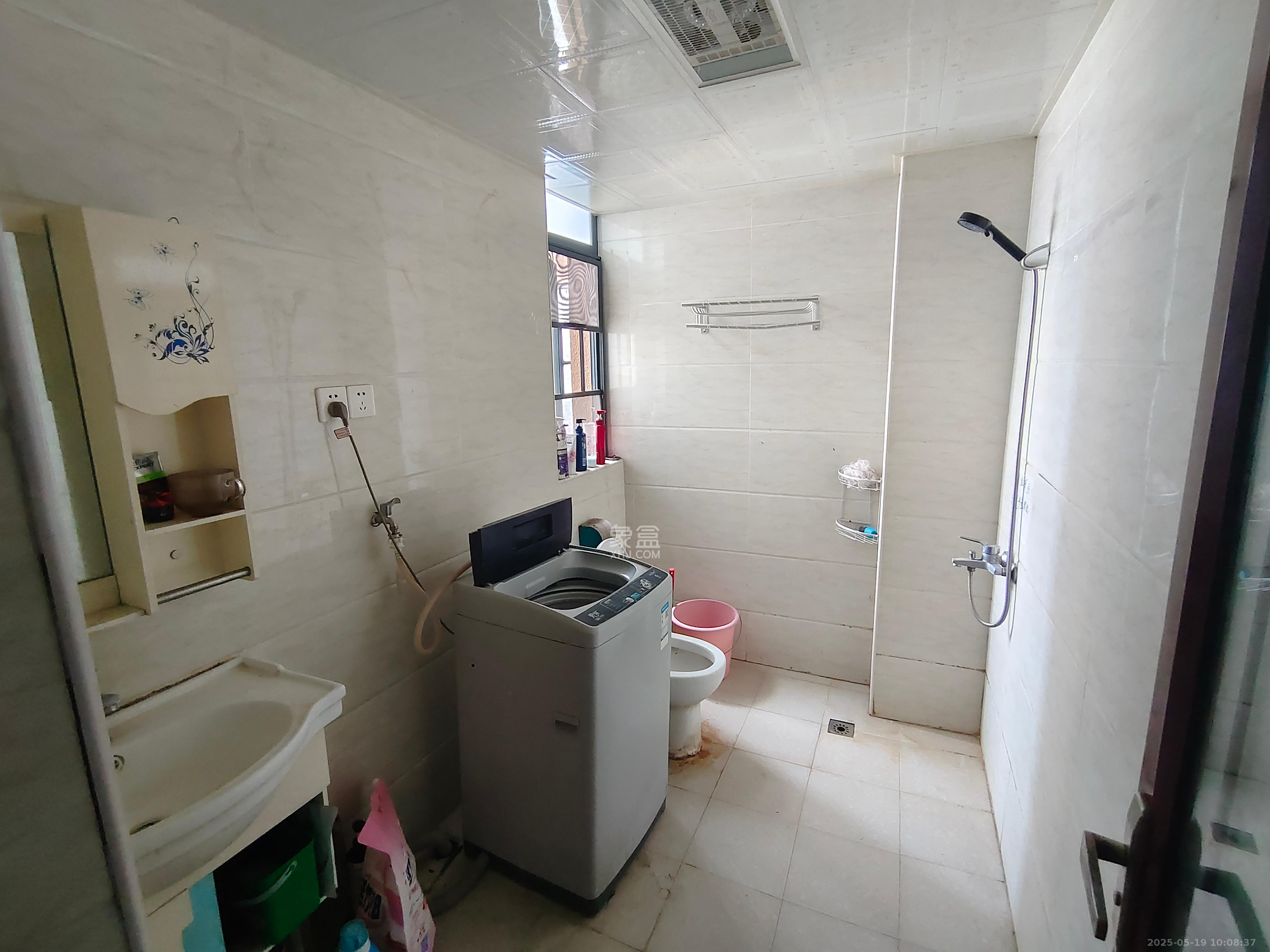 江南华府  1室1厅1卫    650.0元/月 江南华府  1室1厅1卫    650.0元/月室内图1