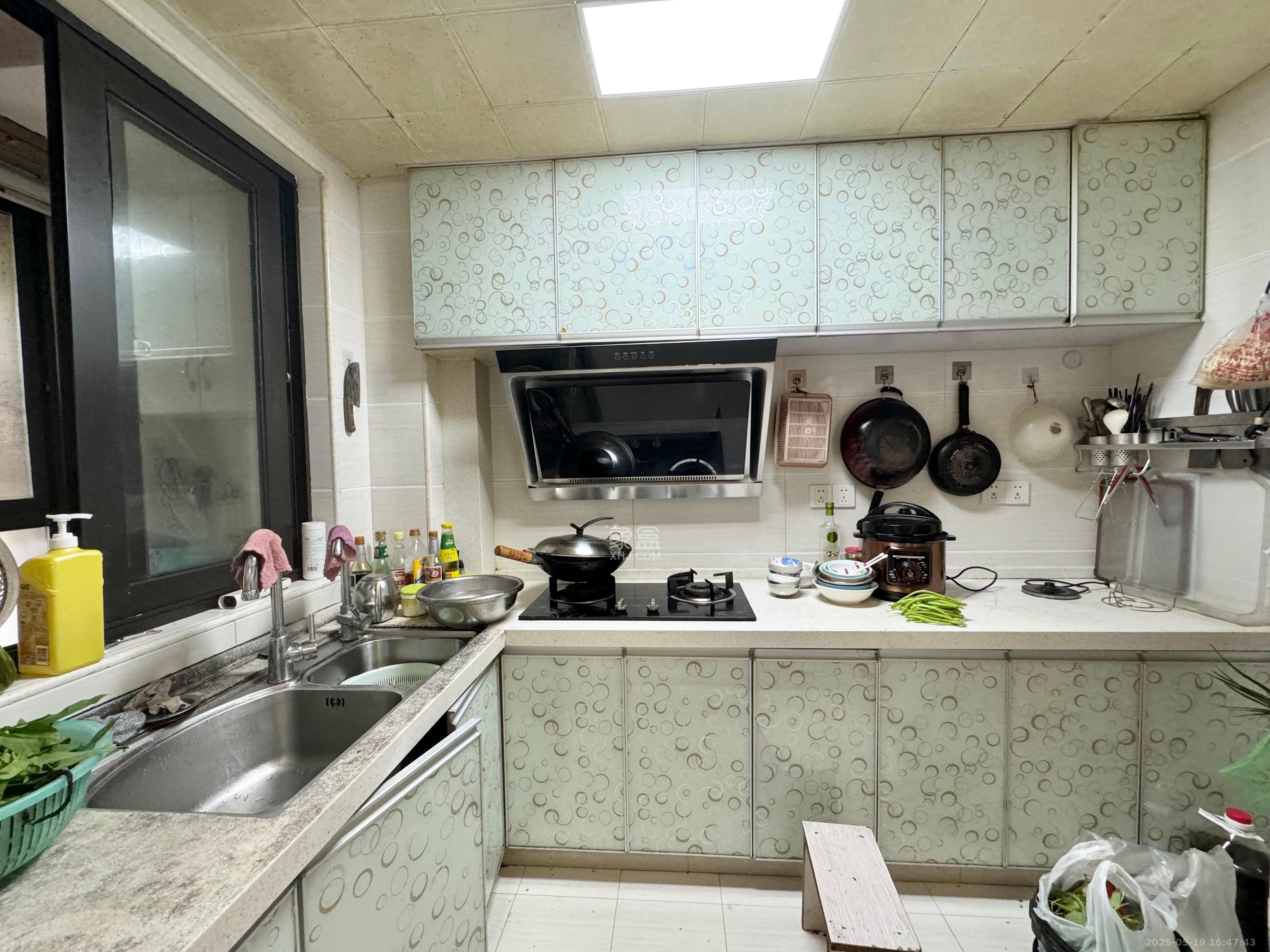 中信凯旋蓝岸(中信新城三期) 3室2厅1卫 1900.0元/月 中信凯旋蓝岸(中信新城三期) 3室2厅1卫 1900.0元/月室内图