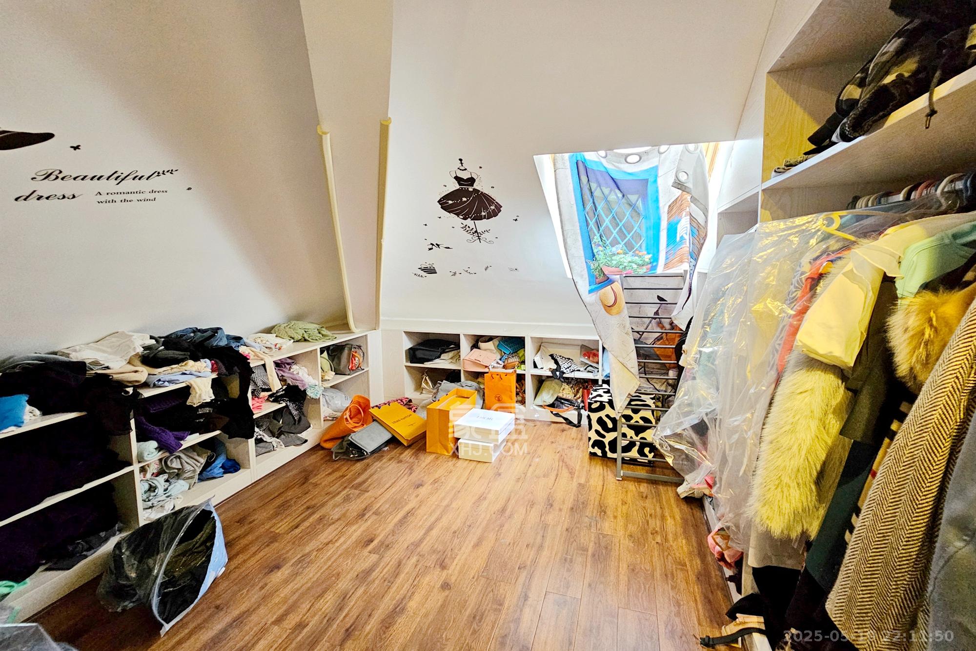 三江花中城  4室2厅2卫    89.9万卧室