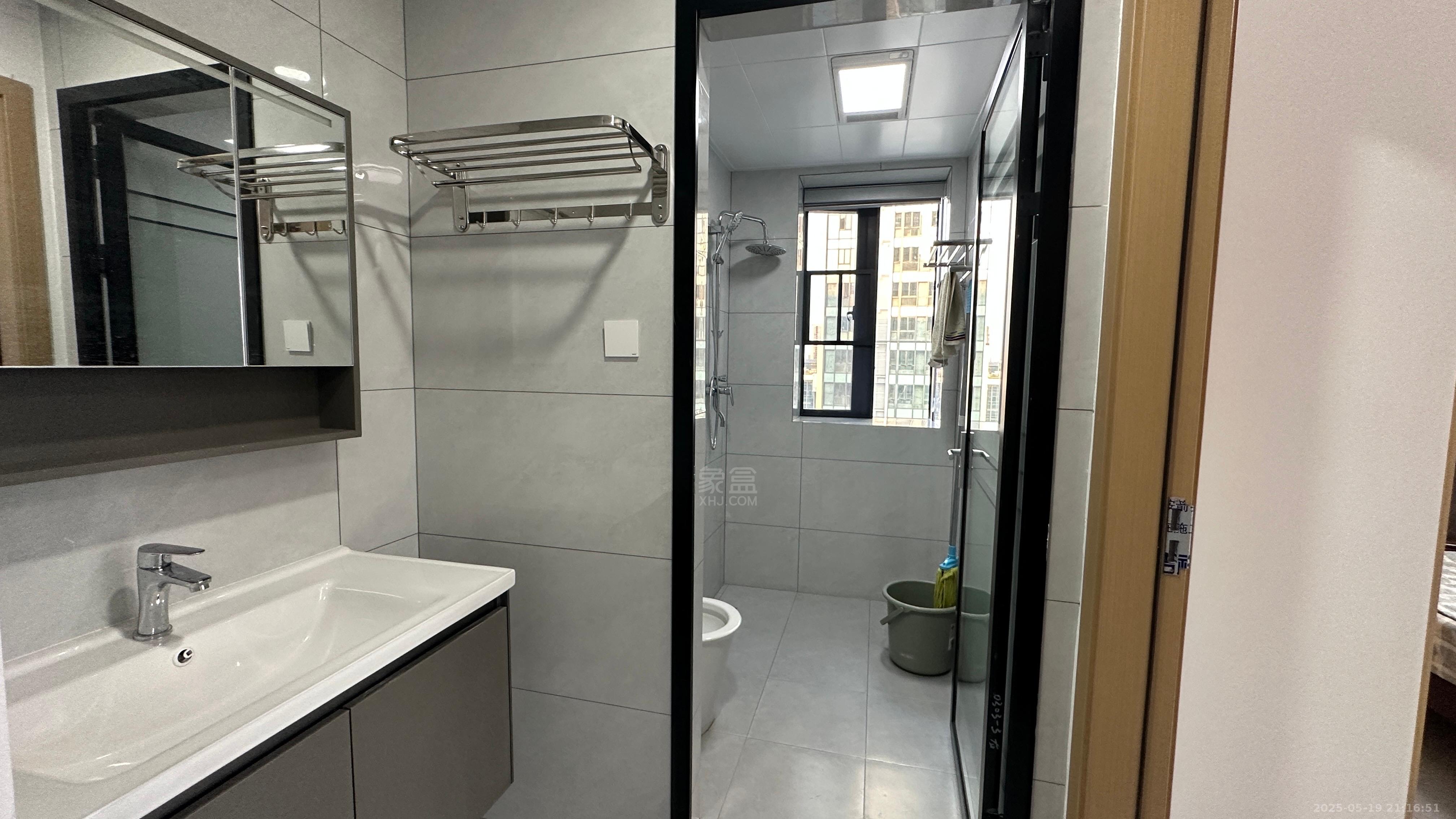 恒大华府 2室2厅1卫 1800.0元/月 恒大华府 2室2厅1卫 1800.0元/月室内图