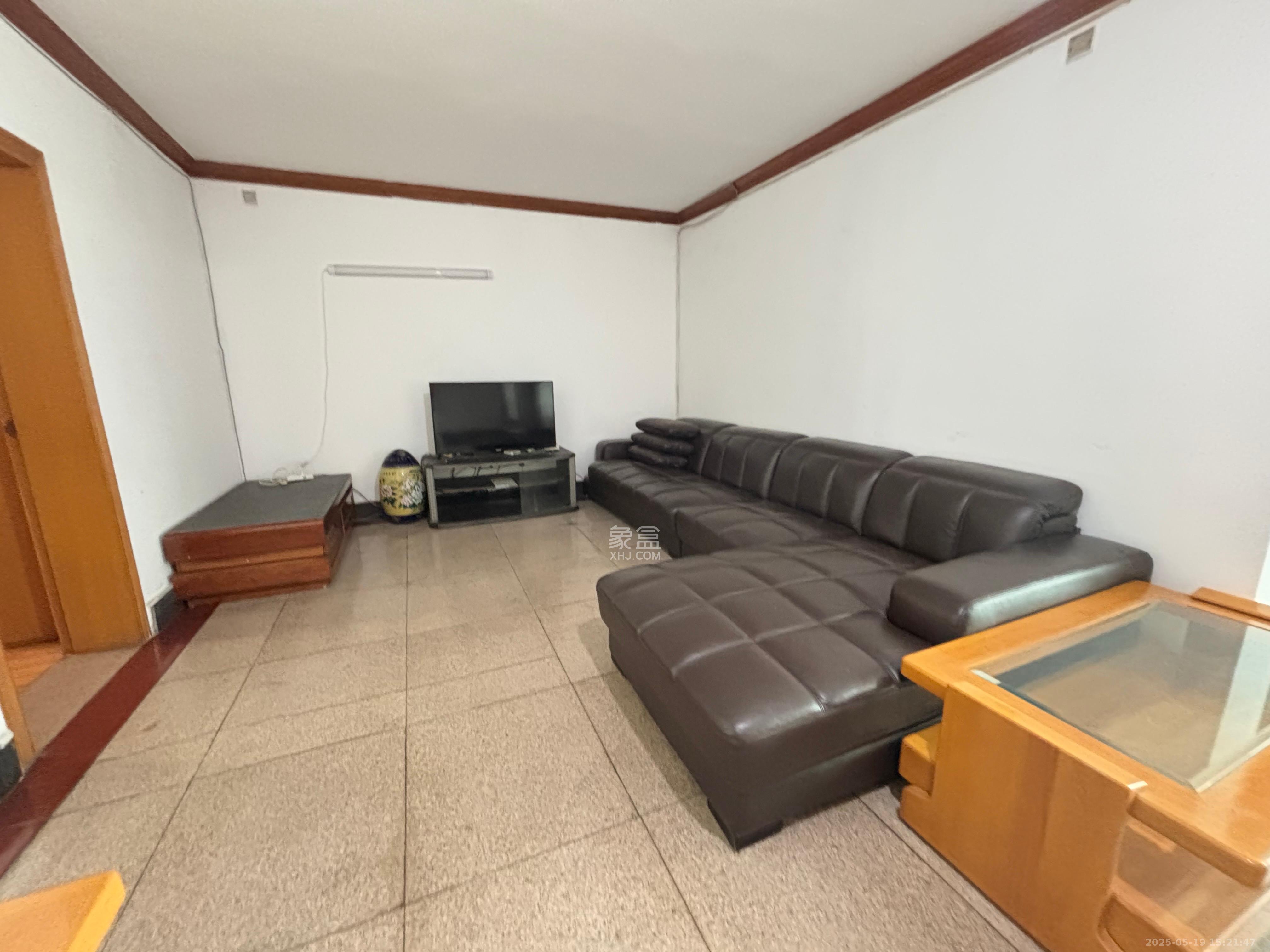 石油小区 3室1厅1卫 1800.0元/月 石油小区 3室1厅1卫 1800.0元/月室内图