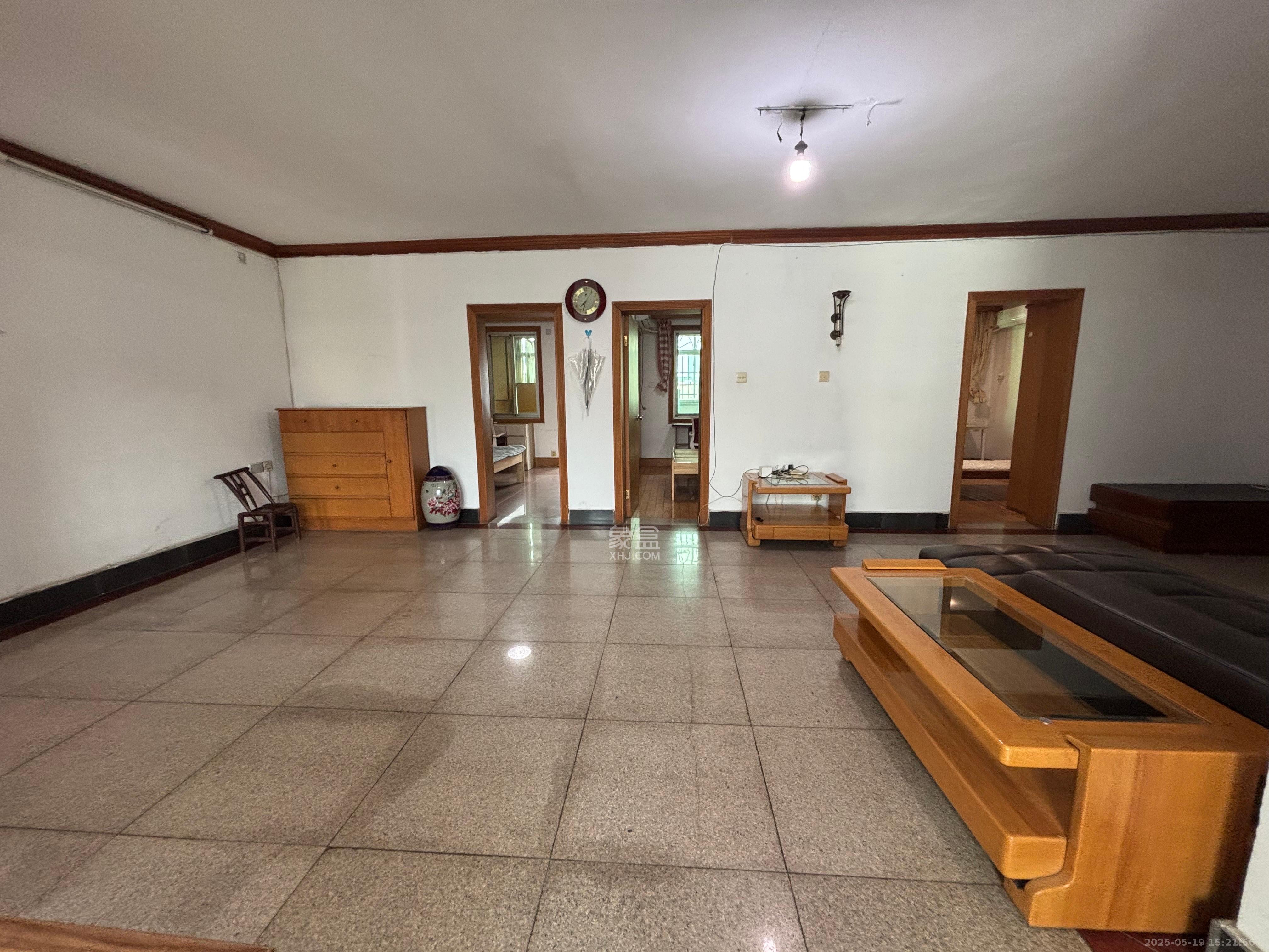 石油小区 3室1厅1卫 1800.0元/月 石油小区 3室1厅1卫 1800.0元/月室内图