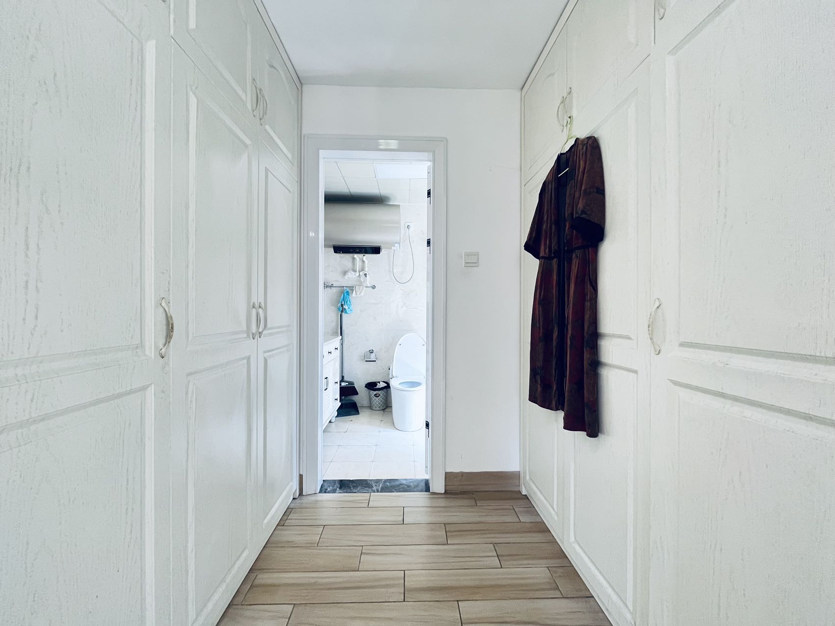 西海瑞园 6室2厅4卫 700.0万 西海瑞园 6室2厅4卫 700.0万客厅