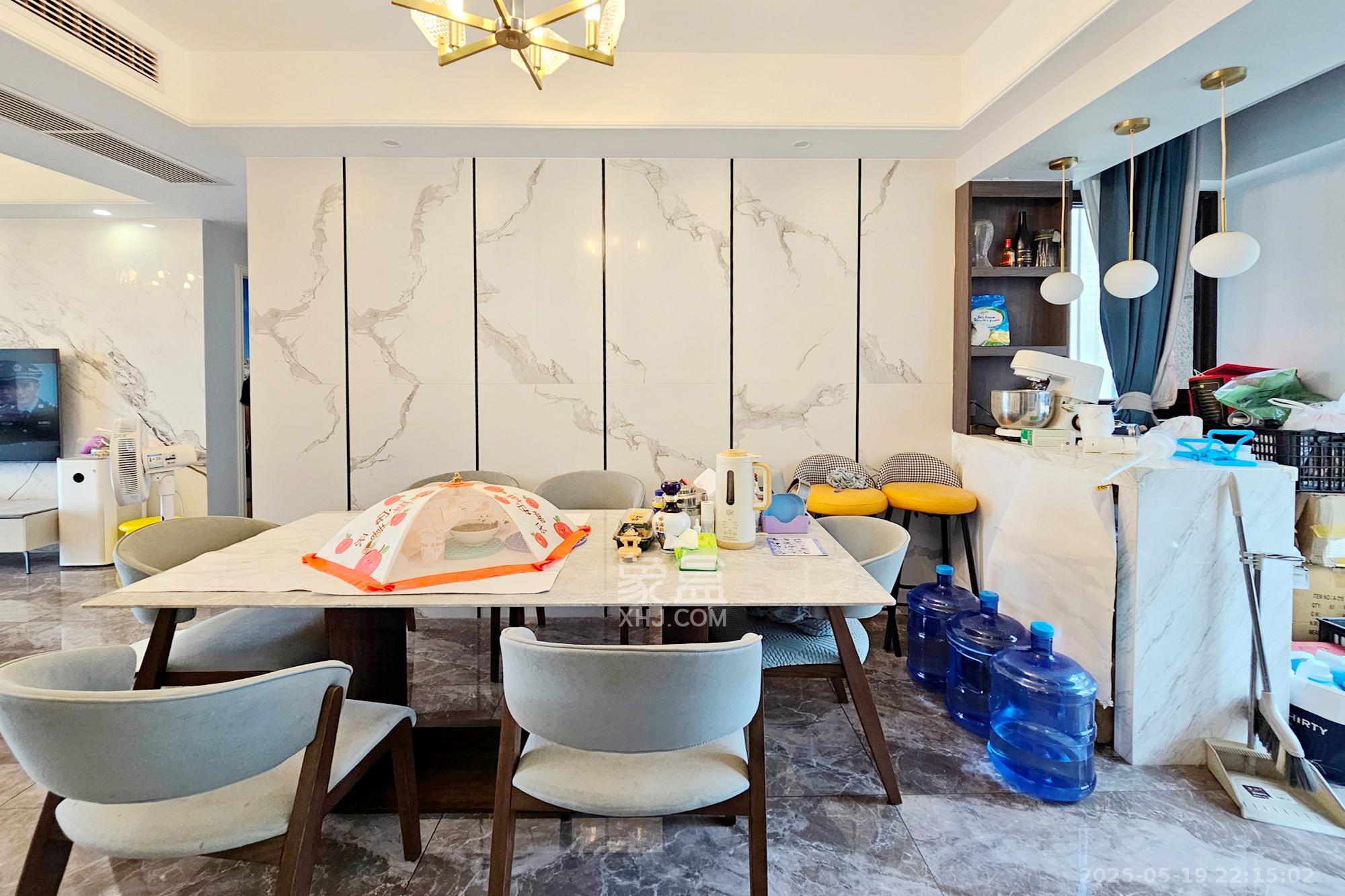 明昇壹城(明昇时代广场)二期  4室2厅2卫    229.0万 明昇壹城(明昇时代广场)二期  4室2厅2卫    229.0万客厅