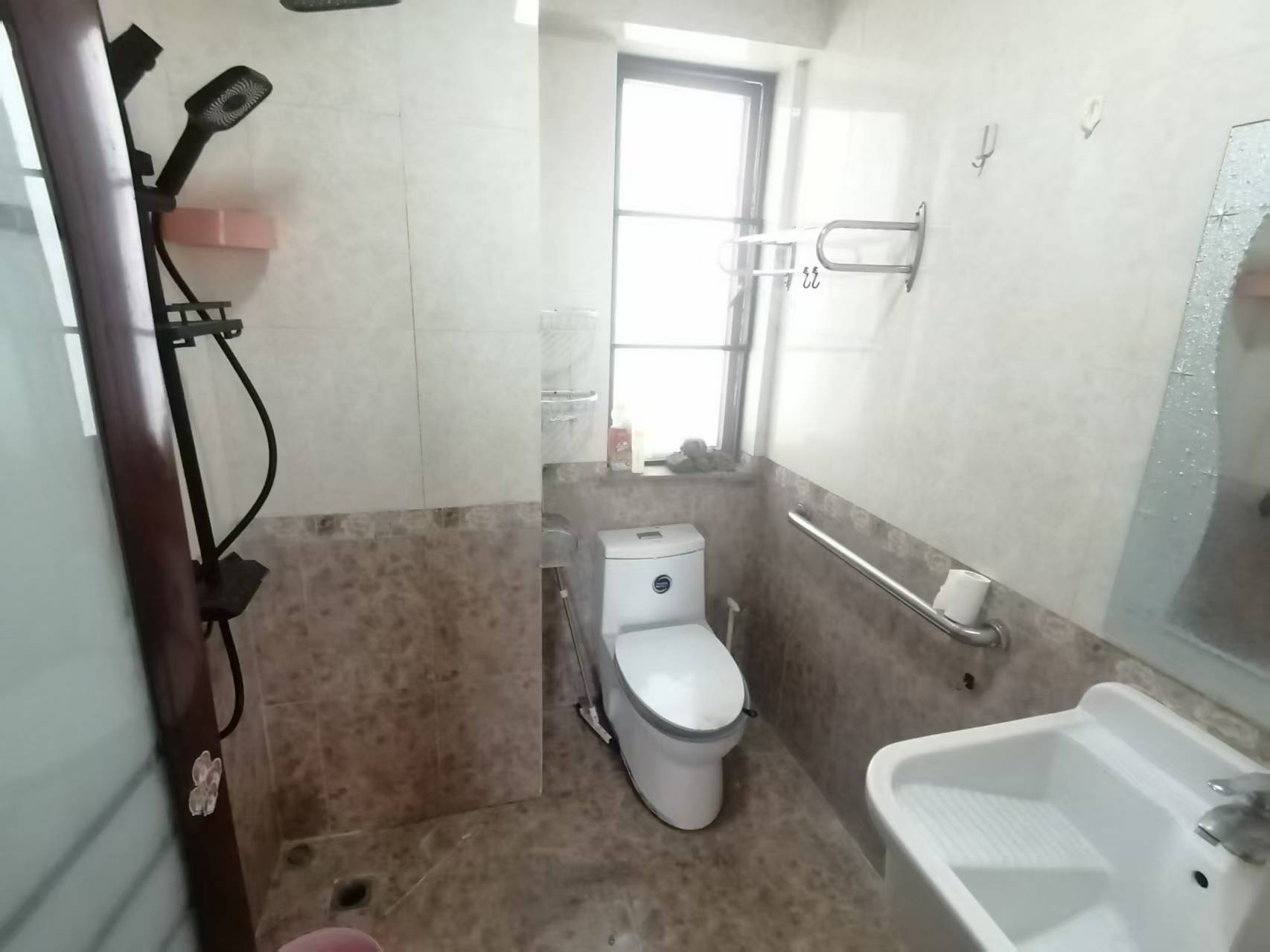 世代雅居  3室2厅1卫   2500.00元/月室内图