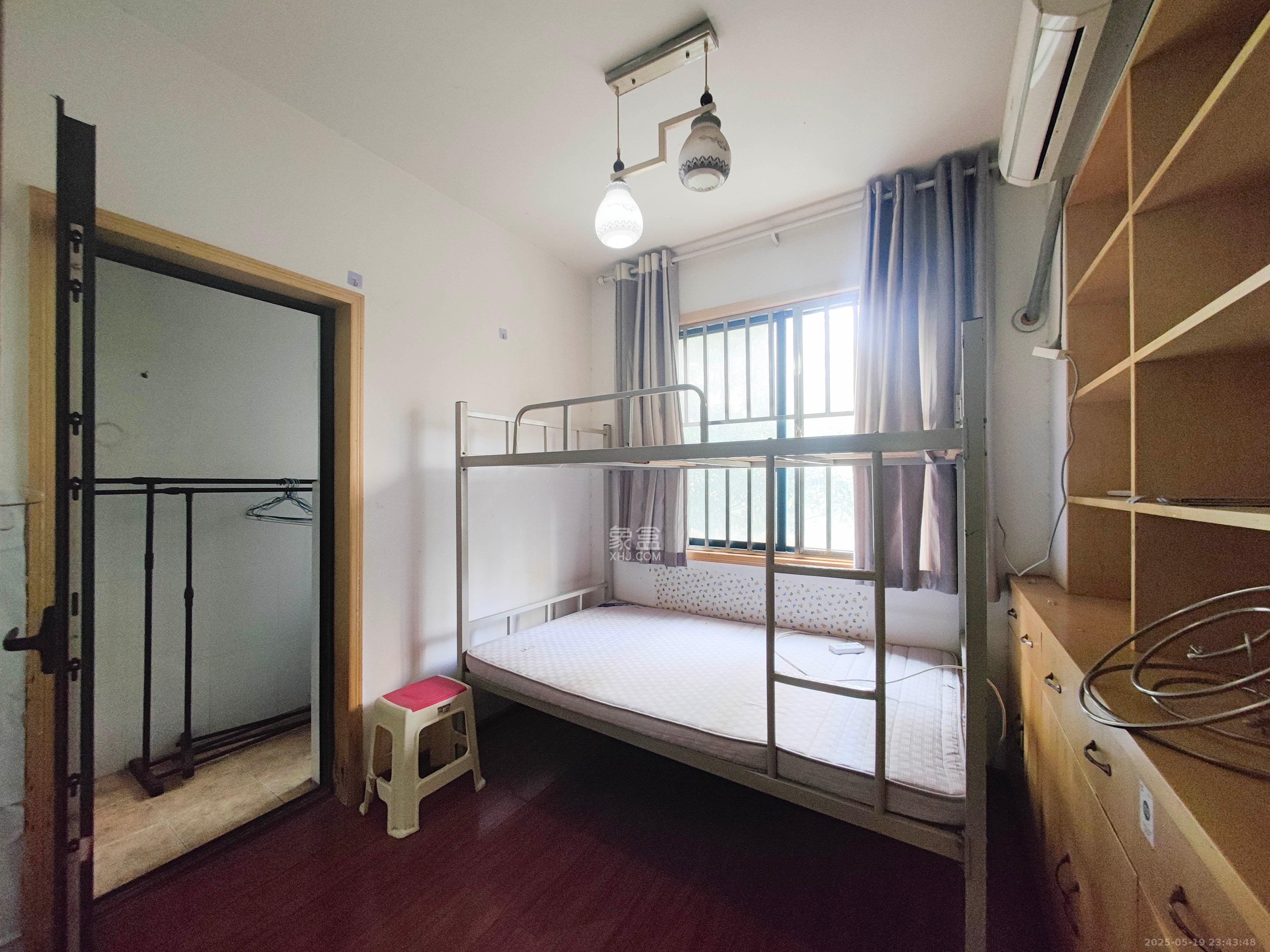 华盛世纪新城  4室2厅1卫    108.0万 华盛世纪新城  4室2厅1卫    108.0万卧室