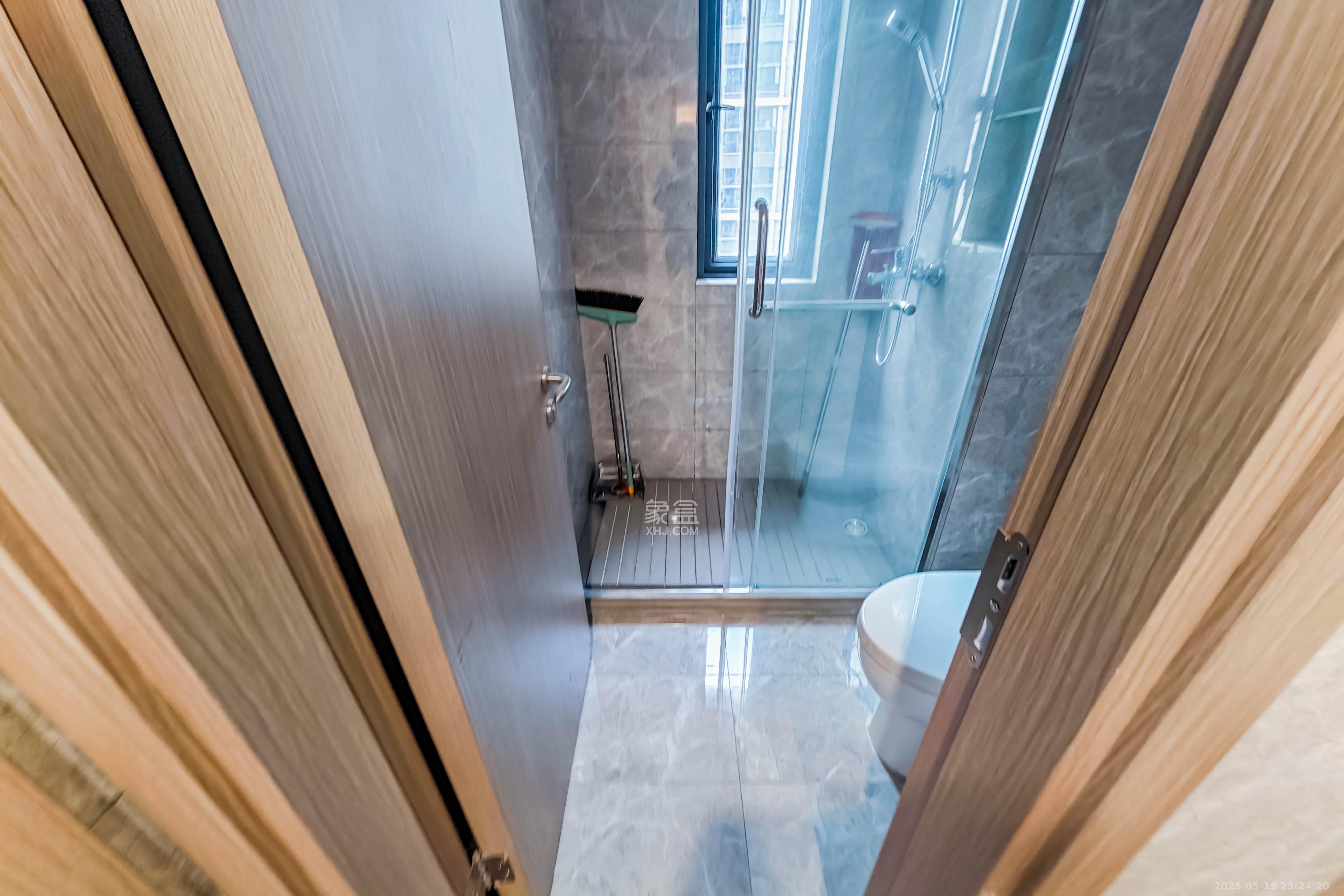 旭辉雨花郡  4室2厅2卫    216.0万 旭辉雨花郡  4室2厅2卫    216.0万卫生间