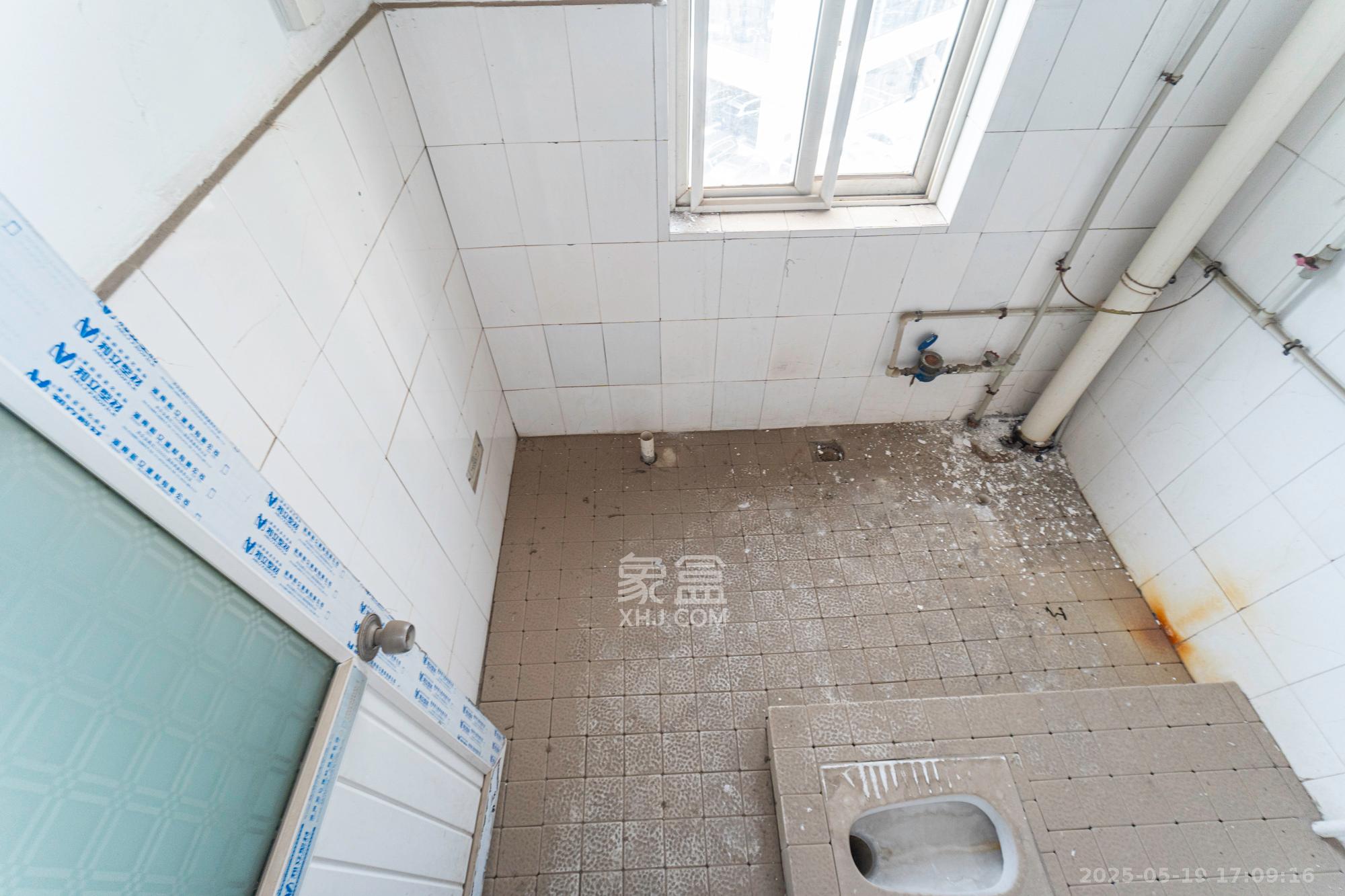 金岸教师公寓  4室2厅2卫    76.0万 金岸教师公寓  4室2厅2卫    76.0万卫生间