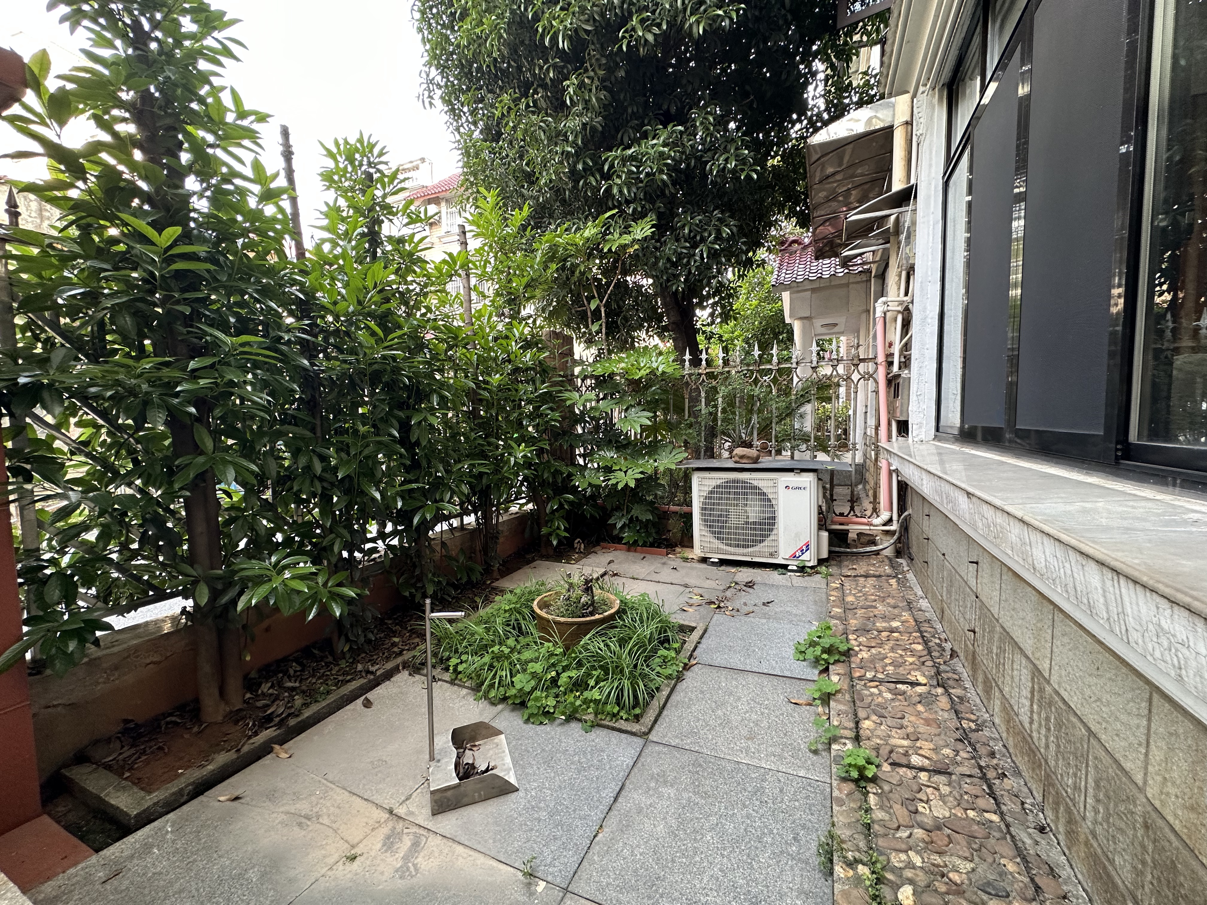 源园新村  8室2厅3卫   180.00万室内图