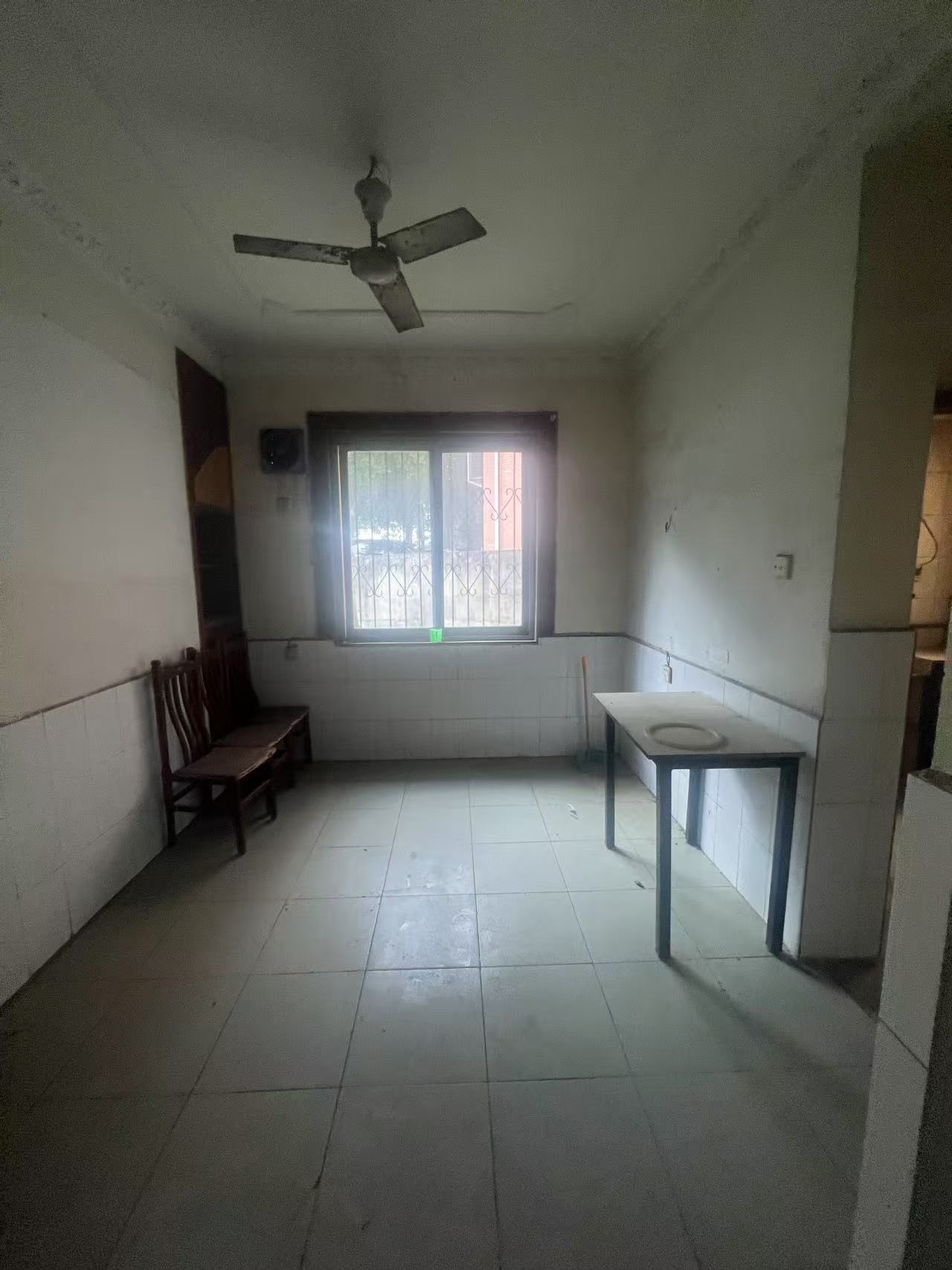 老市政府家属楼(机关三院) 3室2厅1卫 30.0万 老市政府家属楼(机关三院) 3室2厅1卫 30.0万室内图