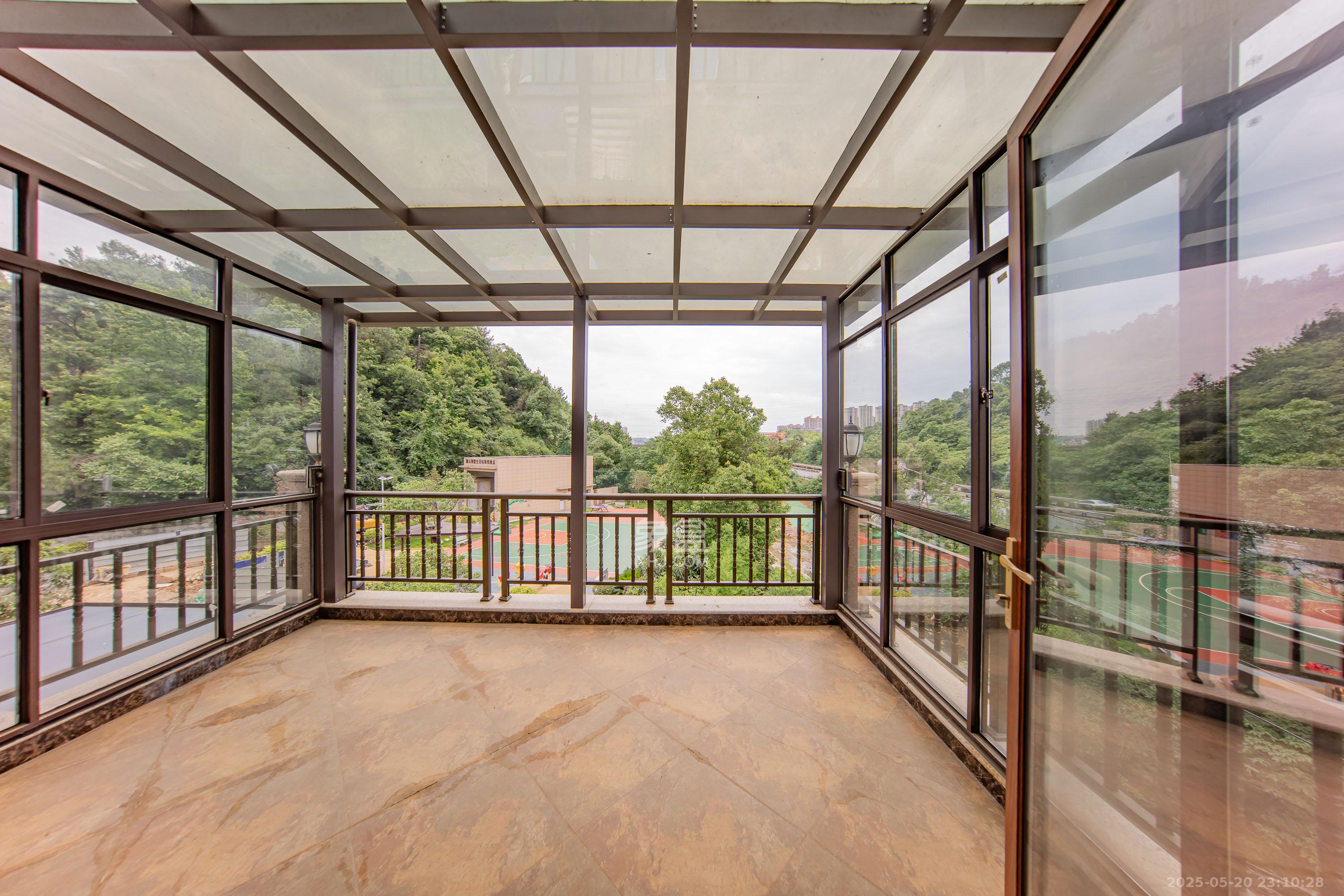 香格里麓山别墅 4室2厅4卫 529.0万 香格里麓山别墅 4室2厅4卫 529.0万其他