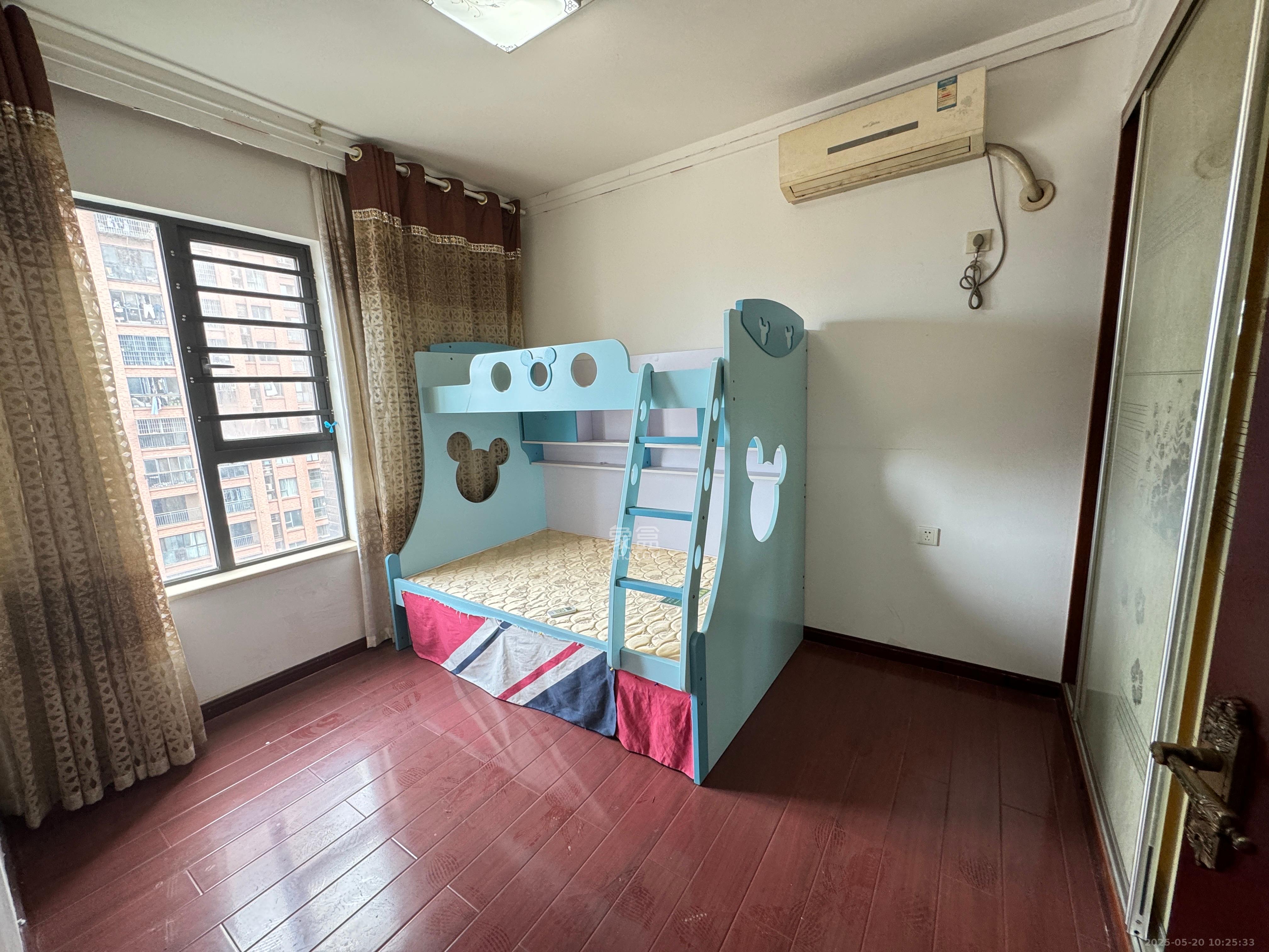三一街区  3室2厅1卫   1800.00元/月室内图