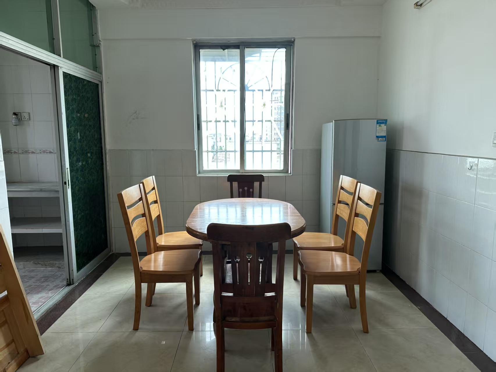 海湾公司宿舍 2室1厅1卫 1400.0元/月 海湾公司宿舍 2室1厅1卫 1400.0元/月室内图