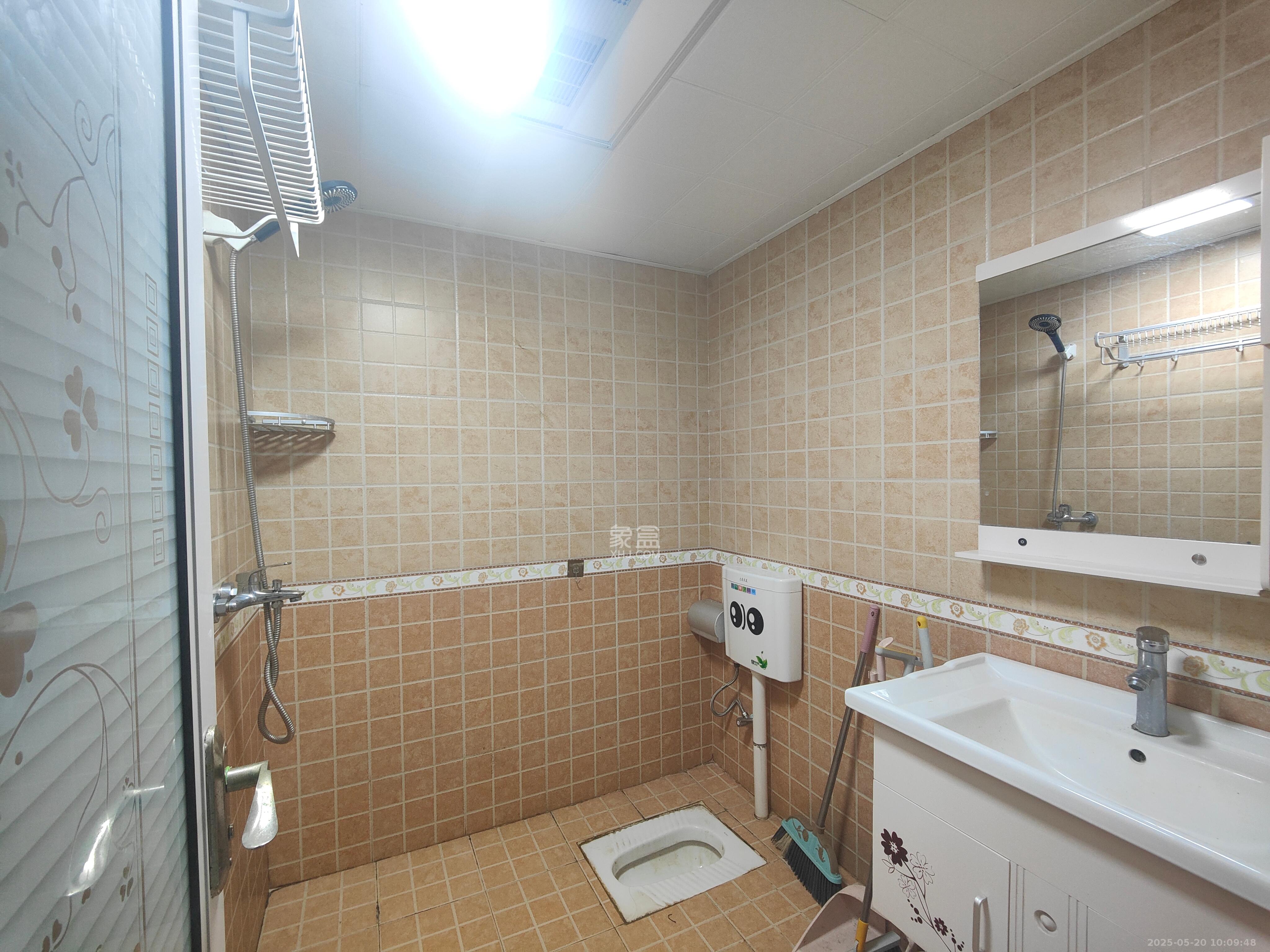 山水湾  1室1厅1卫   1600.00元/月室内图