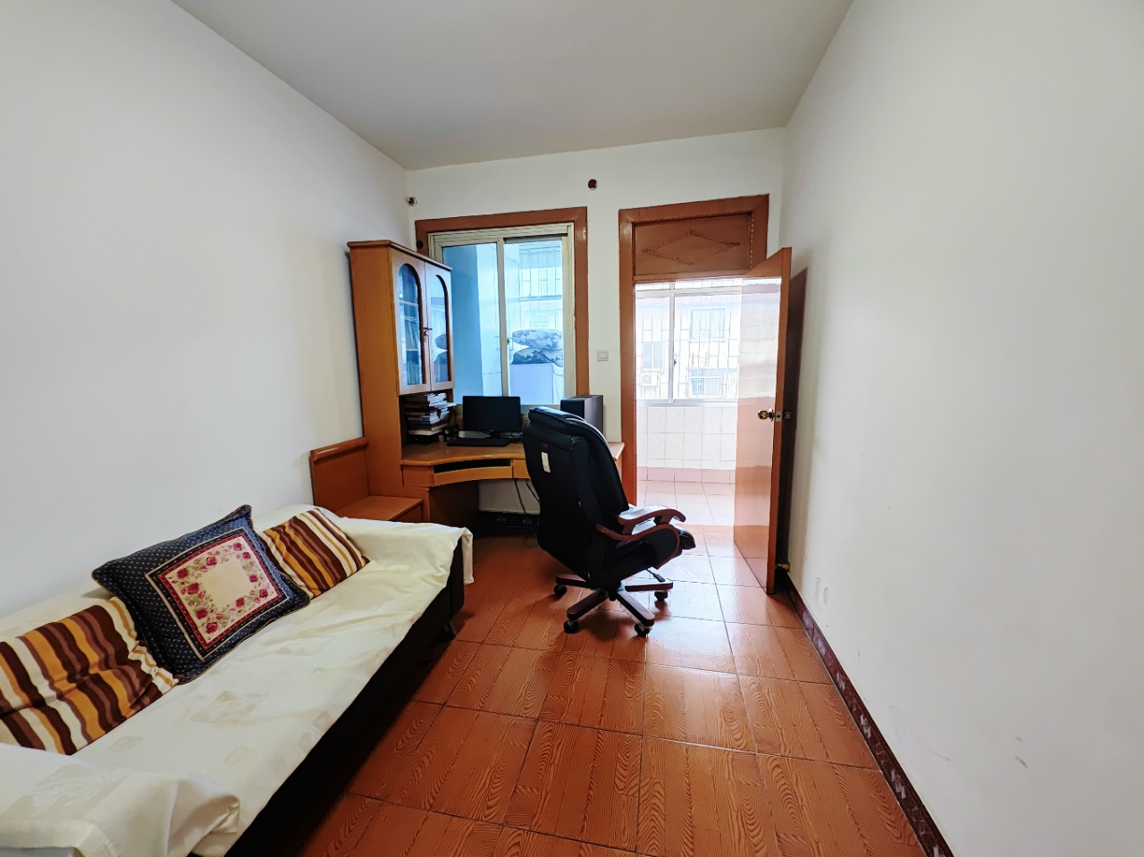 花园一村  3室2厅2卫    28.8万 花园一村  3室2厅2卫    28.8万室内图