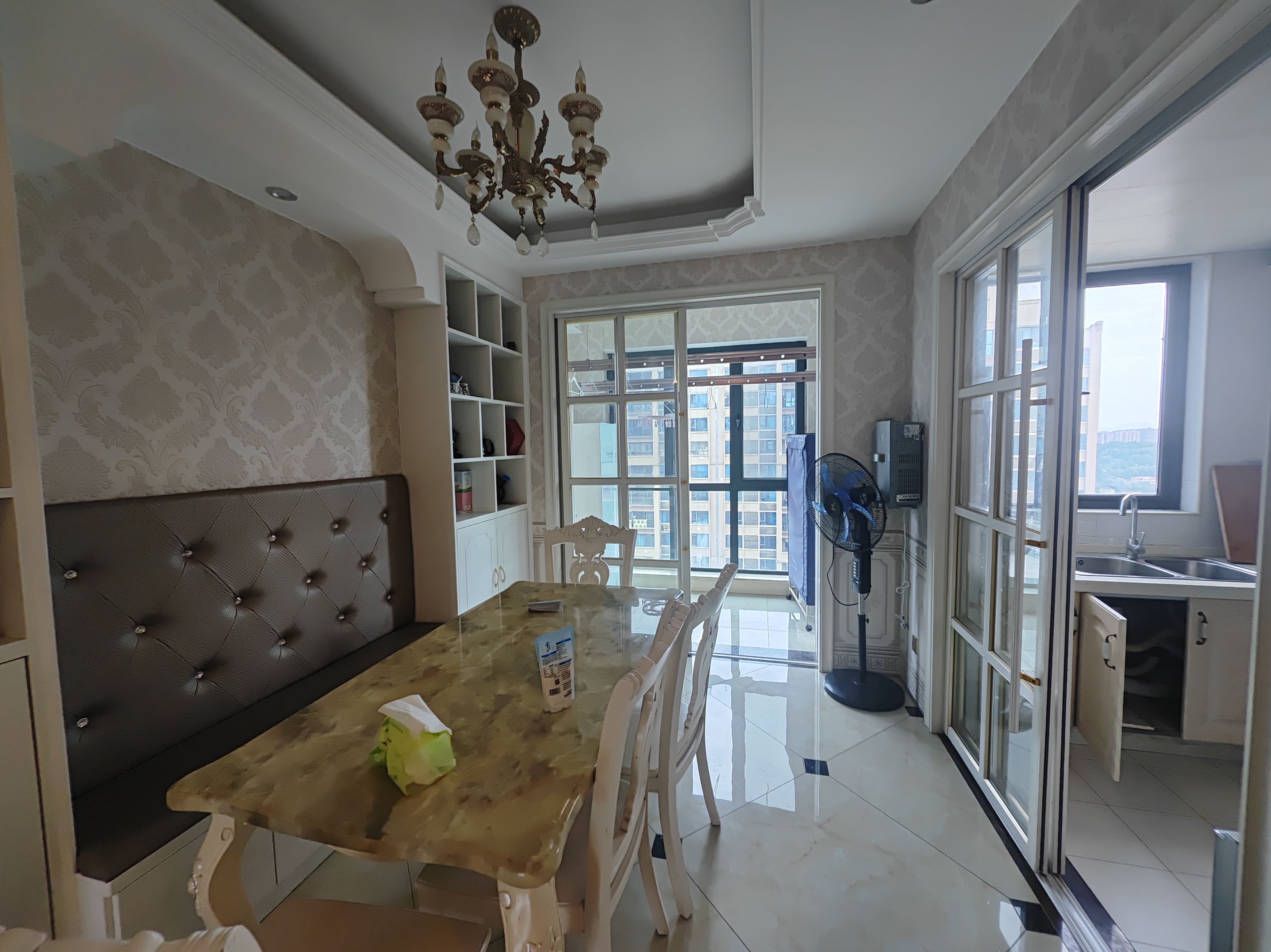 悦江山  4室2厅2卫    2500.0元/月 悦江山  4室2厅2卫    2500.0元/月室内图