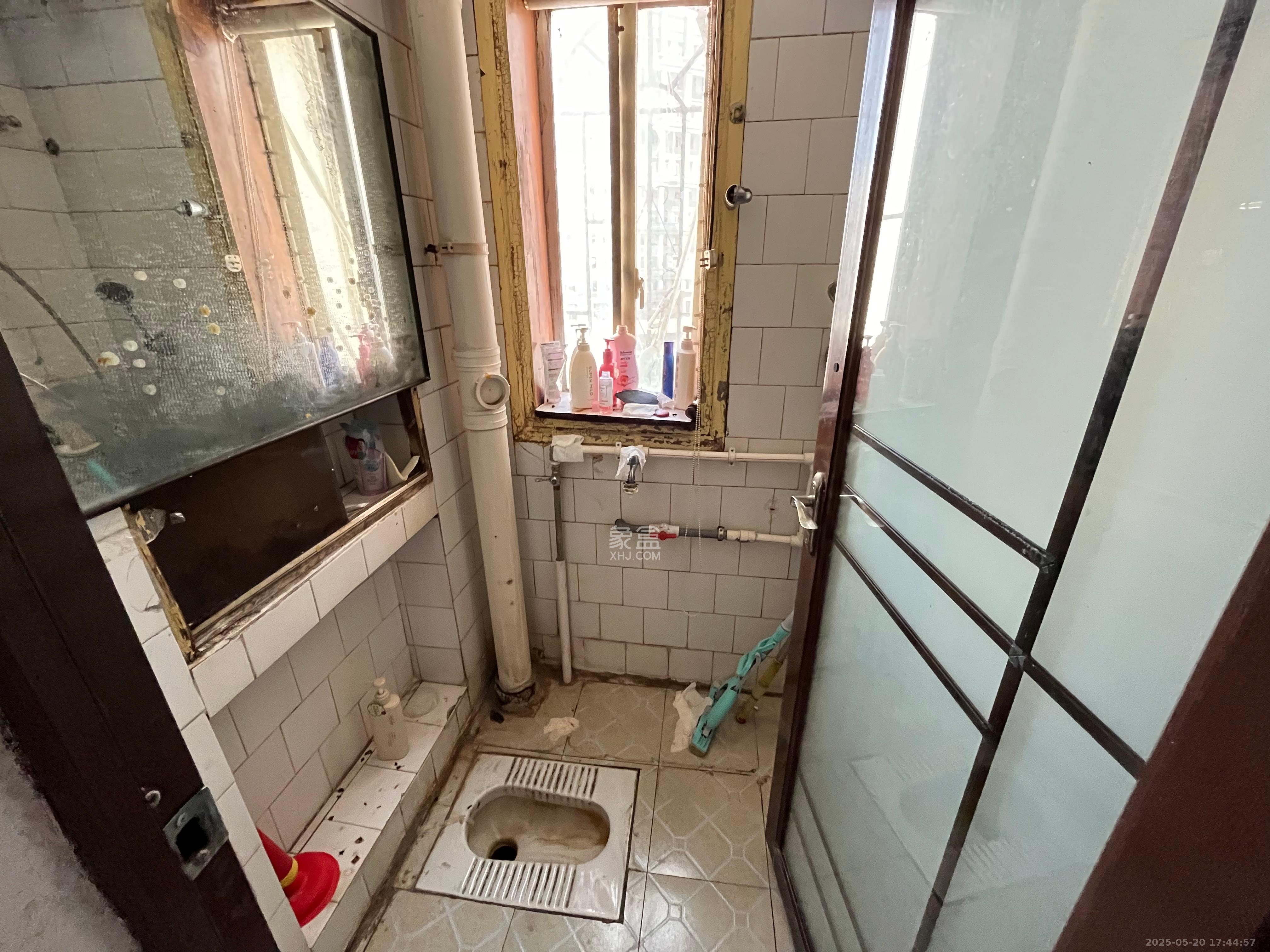 十一中学单位宿舍  2室1厅1卫   1400.00元/月室内图