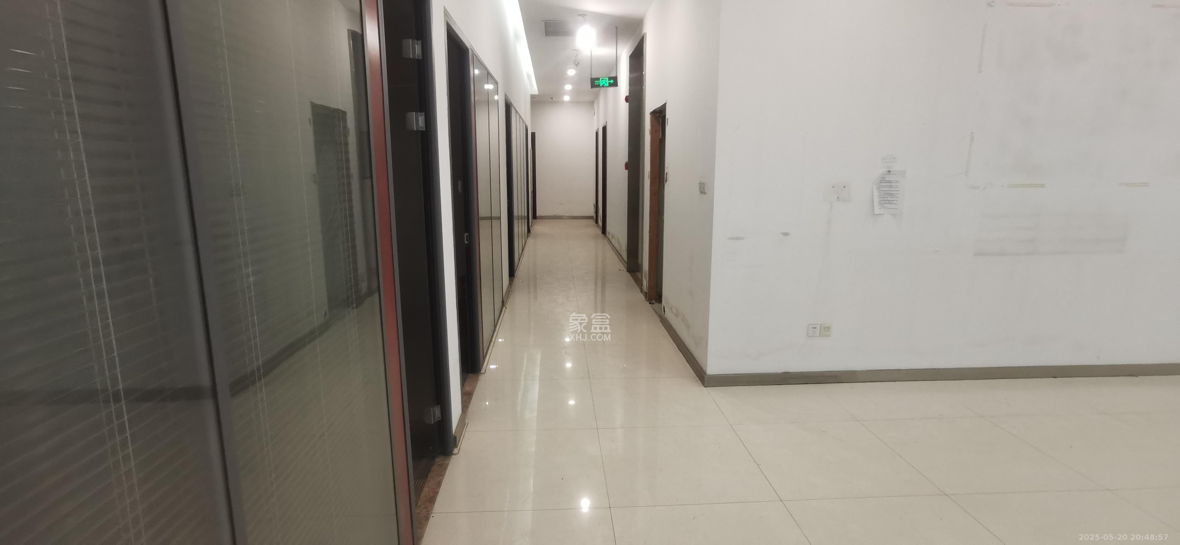 绿地中央广场   320.28㎡      68000.0元/月室内图