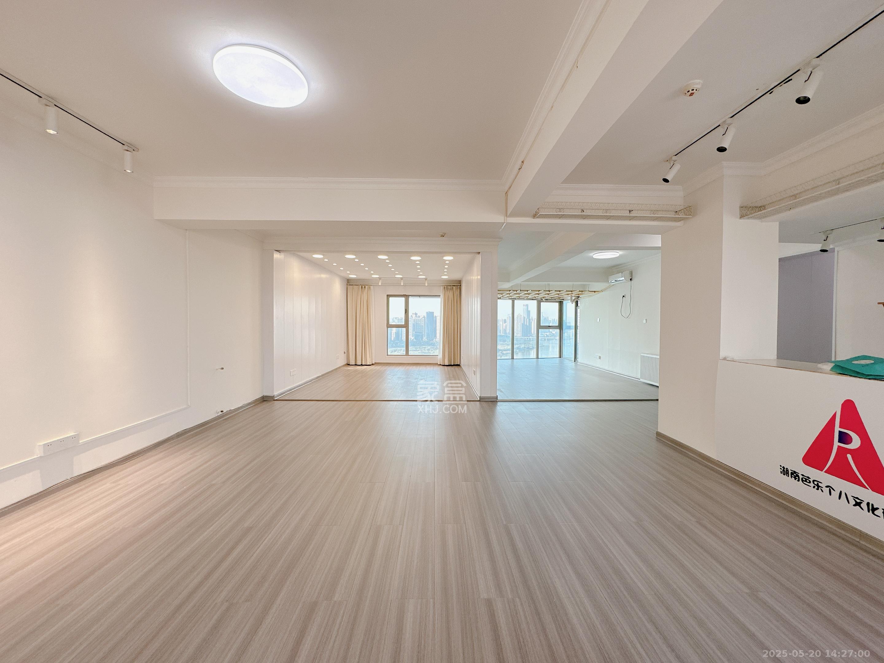 潮宗御苑 4室2厅2卫 6800.0元/月 潮宗御苑 4室2厅2卫 6800.0元/月室内图